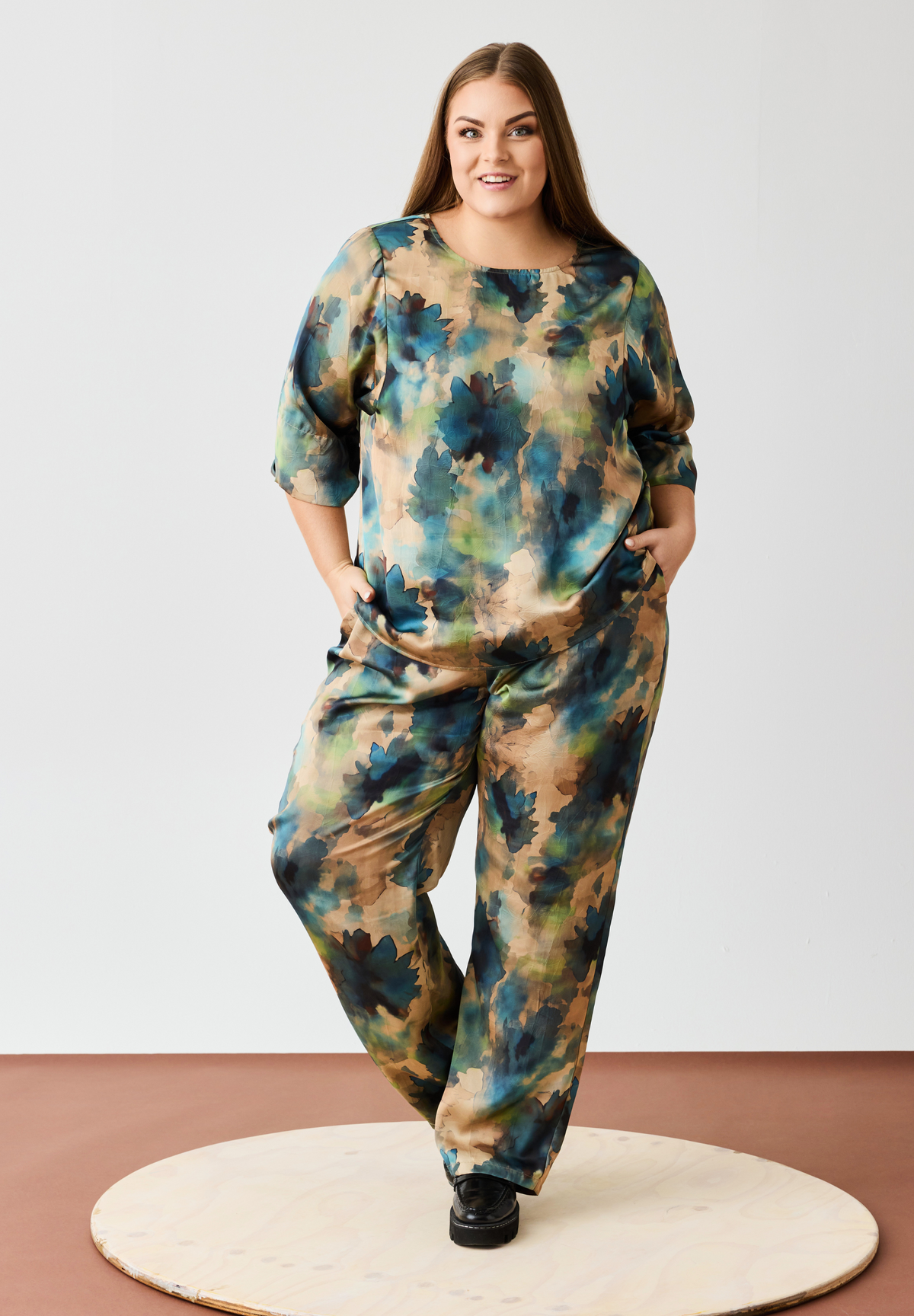 NO. 1 BY OX Bluse med 3/4 ærmer Bluser Sand with Blue and Green watercolor flowers