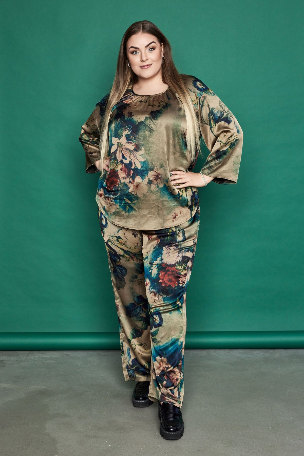 NO. 1 BY OX Bluse med blomster Bluser Warm Sand w Multicoloured Flowers