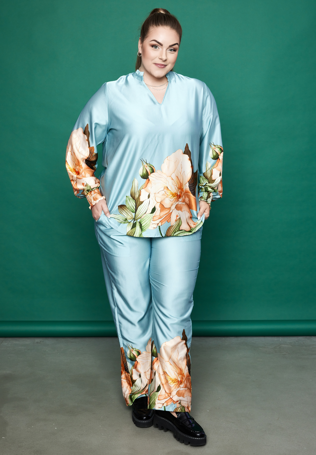 NO. 1 BY OX Elegant bluse i et smukt blomsterprint Bluser Bright Ether Blue w Big Flower