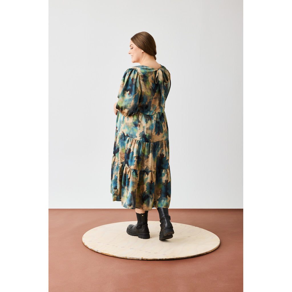 NO. 1 BY OX Elegant kjole med feminine detaljer Kjoler Sand with Blue and Green watercolor flowers