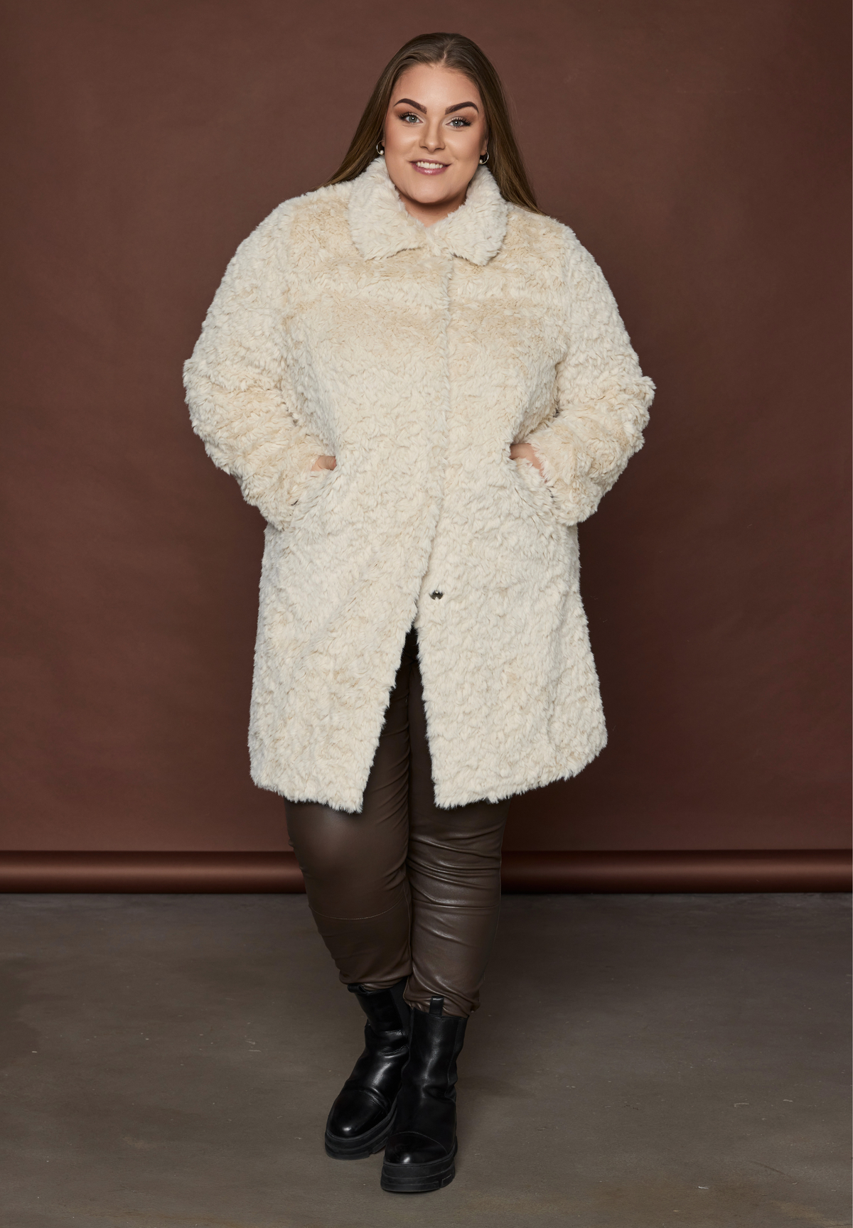 NO. 1 BY OX Fake fur Coat w collar Frakker Cream White