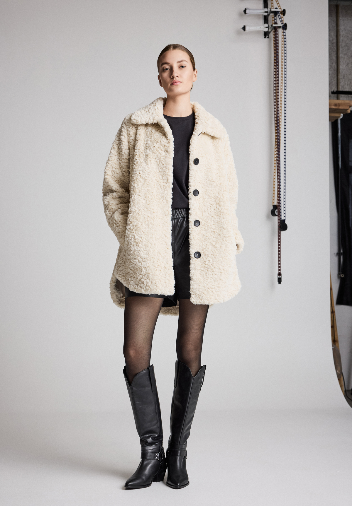 NOTYZ Faux fur jakke med knapper Jakker Beige