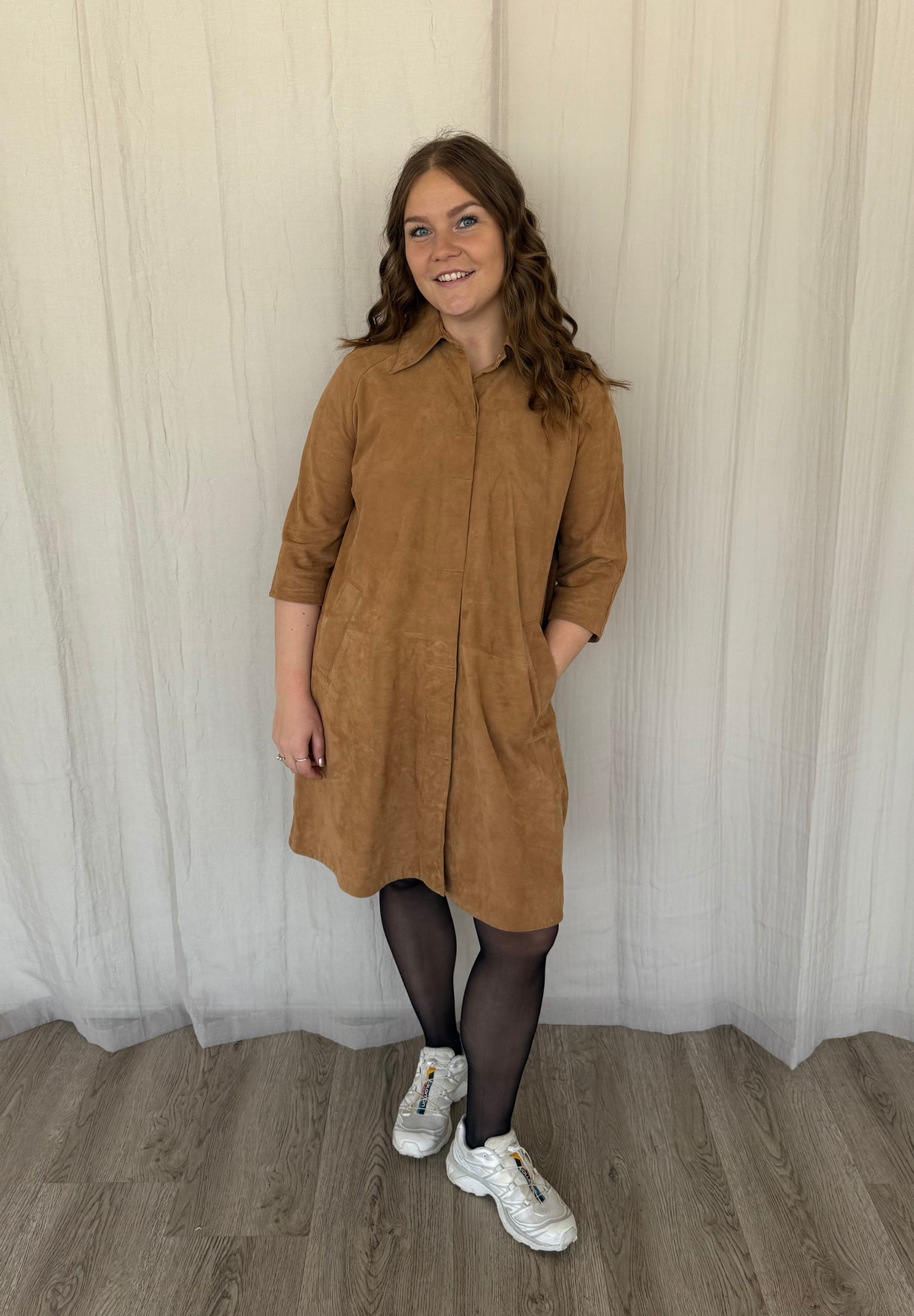 NOTYZ Kjole i ruskind - KOLLEKTIONSSALG Nederdele Caramel