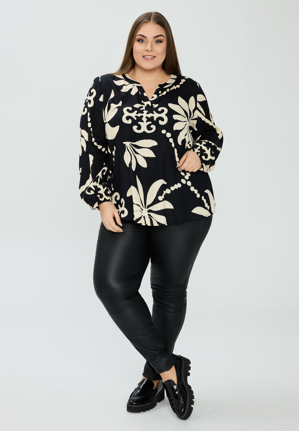 NO. 1 BY OX Klassisk bluse med mønster Bluser Black/White leaf print