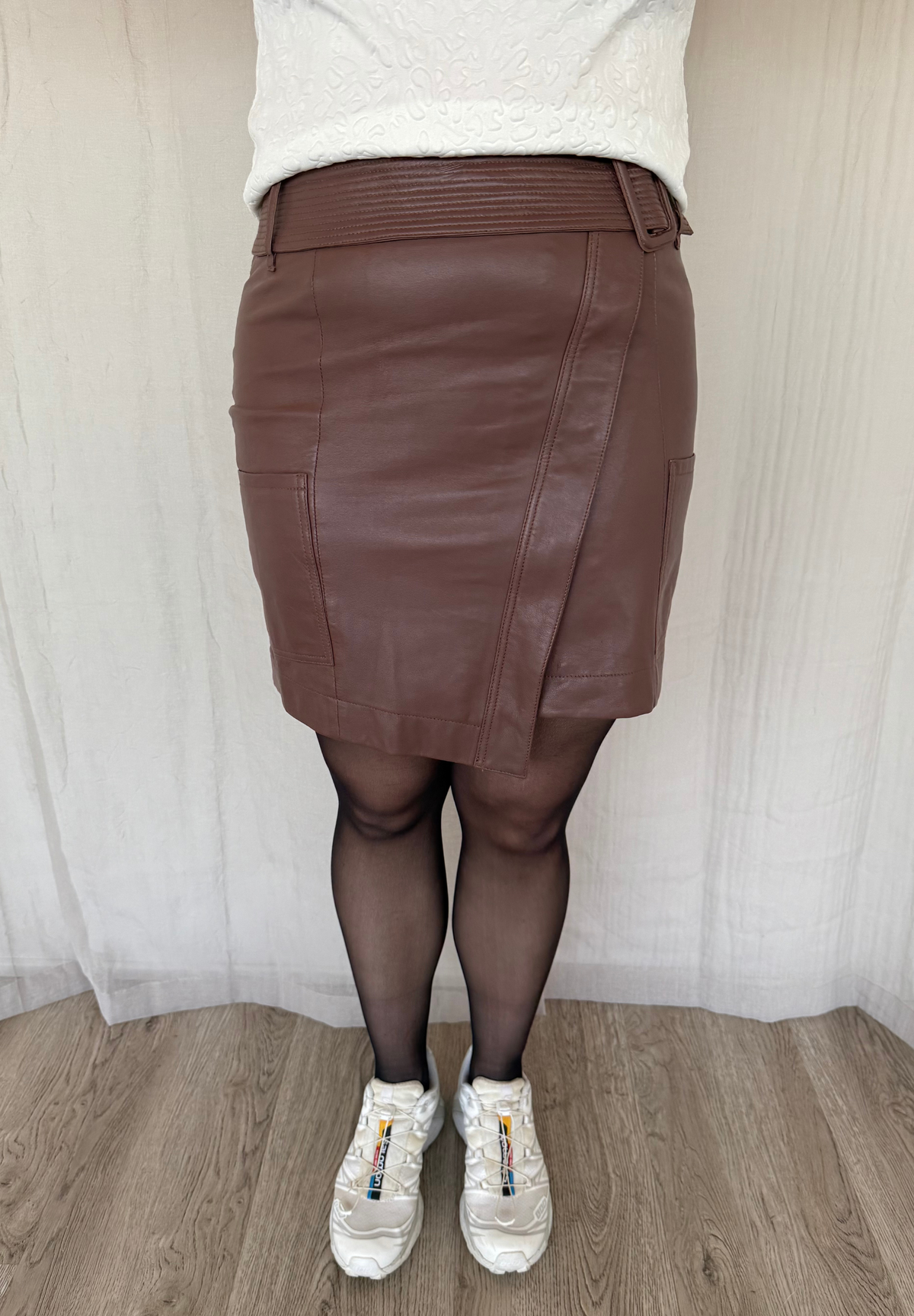 NOTYZ Lædernederdel med bælte - KOLLEKTIONSSALG Nederdele Cappuccino