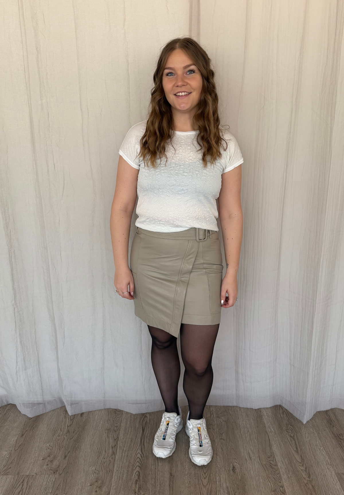 NOTYZ Lædernederdel med bælte - KOLLEKTIONSSALG Nederdele Plaza Taupe