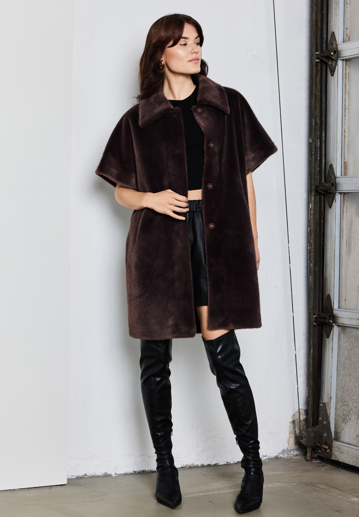 NOTYZ Lang faux fur jakke med korte ærmer Jakker Brun