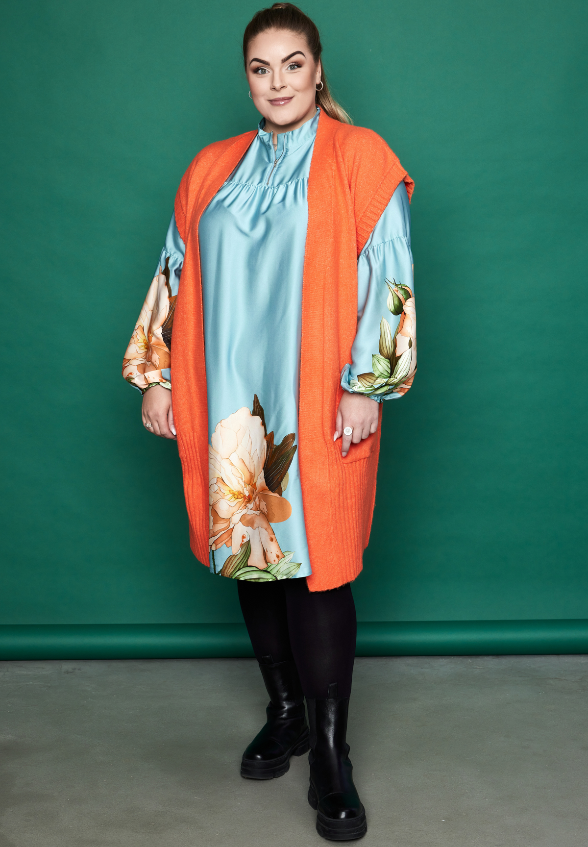 NO. 1 BY OX Lang vest i strik Veste Flower Orange