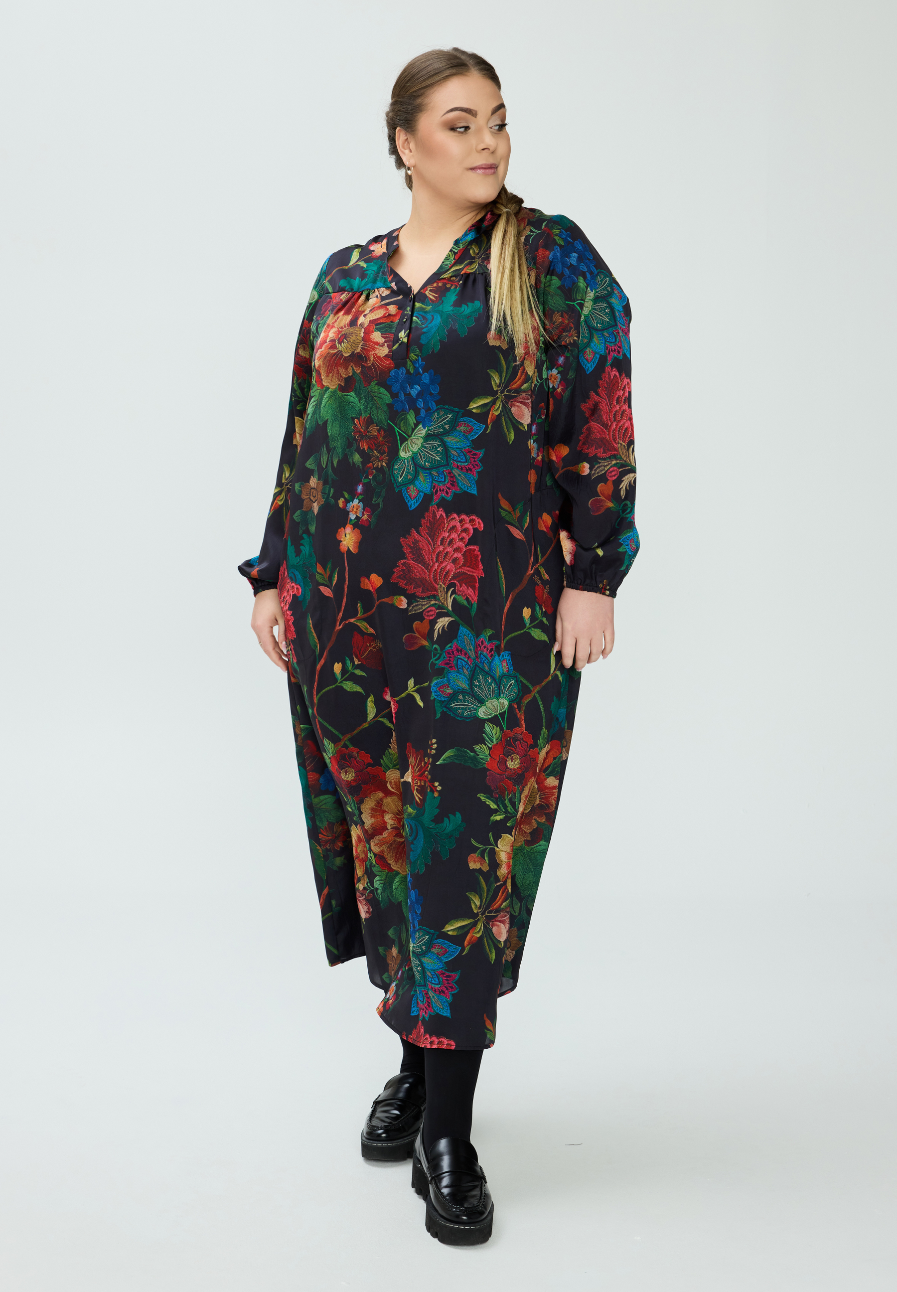 NO. 1 BY OX Long Dress w LS and elastic in cuffs Kjoler Black w multicolored flowers