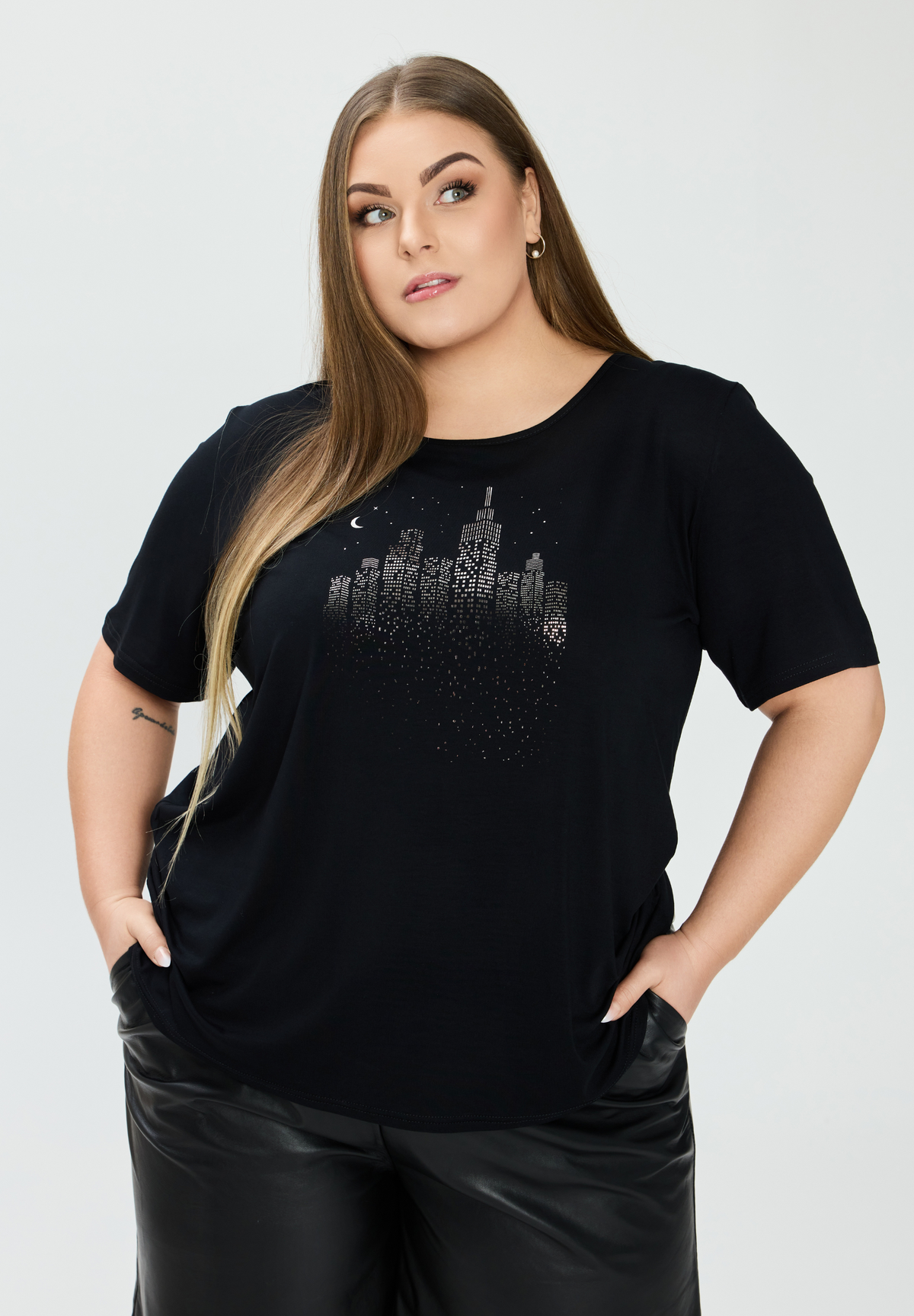 NO. 1 BY OX T-shirt SS, skyline silver foil T-shirts Sort