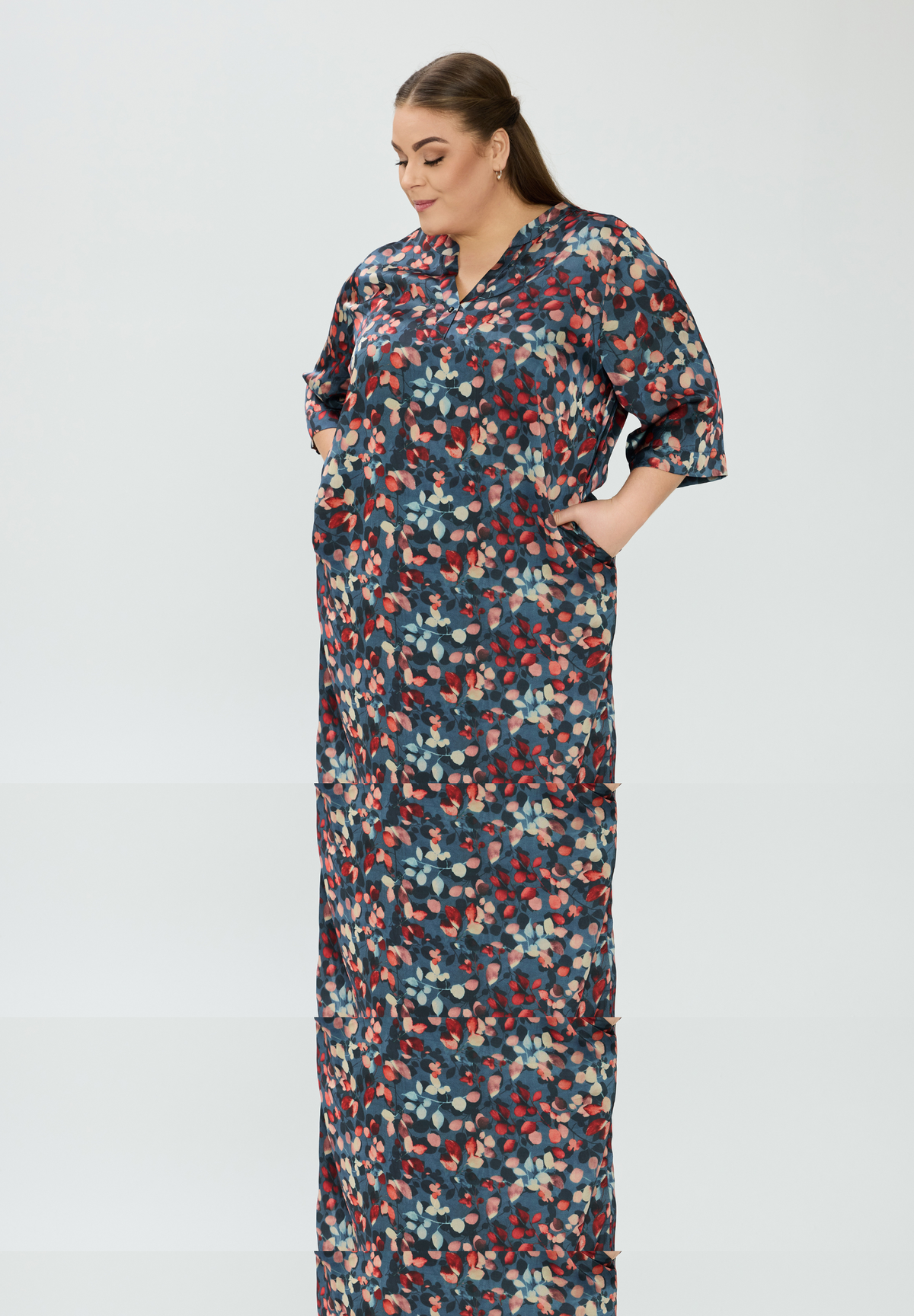 NO. 1 BY OX Elegant kjole Kjoler Cobolt Blue w Marmelade Rose flowers