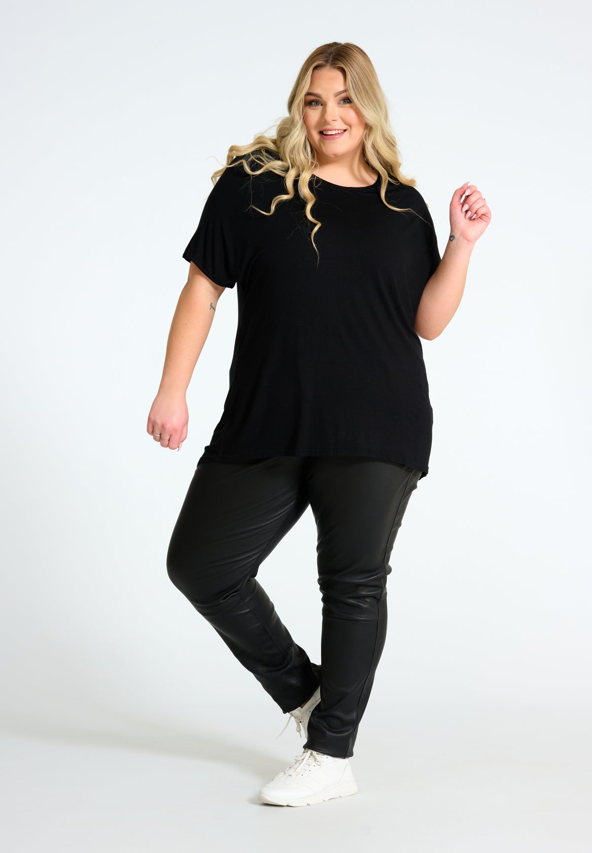 NO. 1 BY OX T-shirt med batwing-ærmer i viskose T-shirts Sort