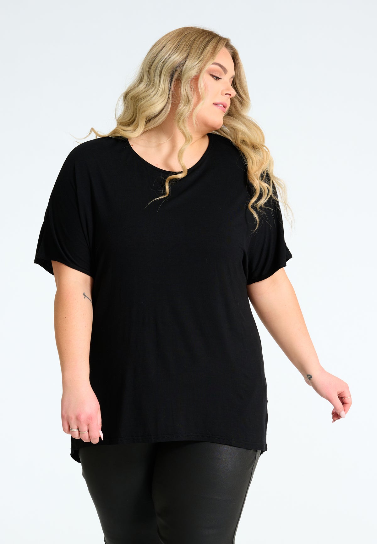 NO. 1 BY OX T-shirt med batwing-ærmer i viskose T-shirts Sort