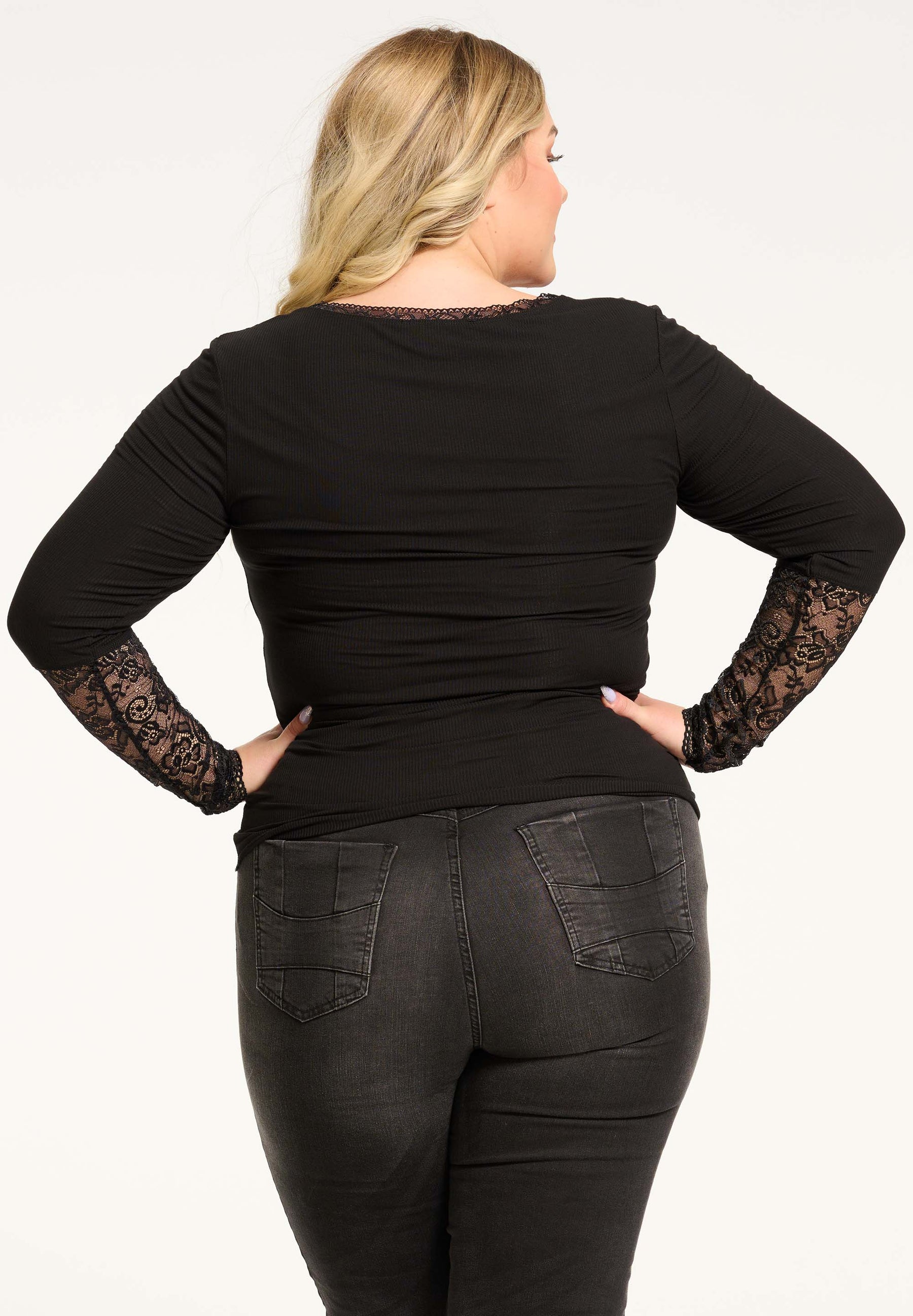 NO. 1 BY OX Bluse med blonder på ærmerne Bluser Sort
