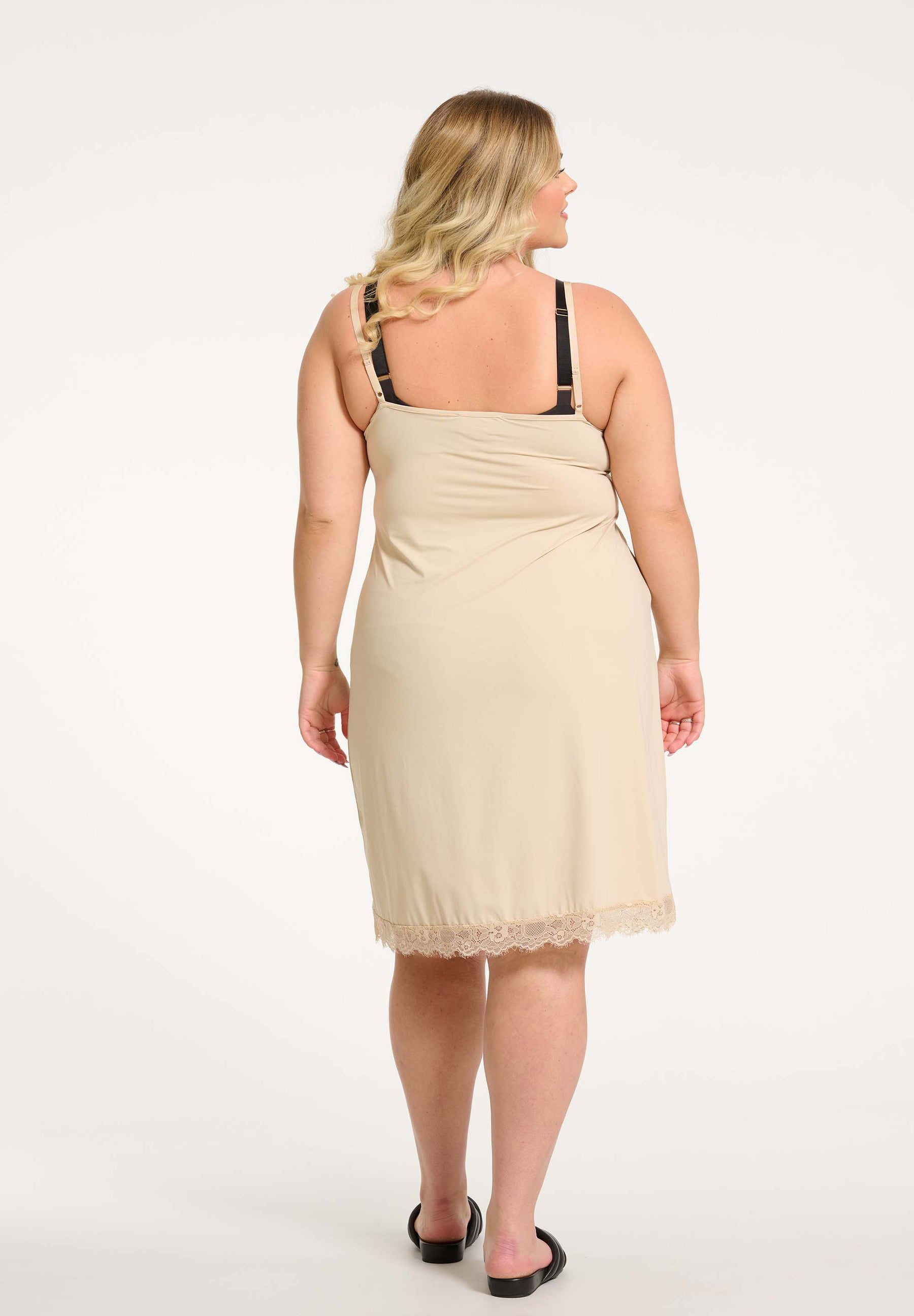 NO. 1 BY OX Underkjole med blondedetaljer Kjoler Beige