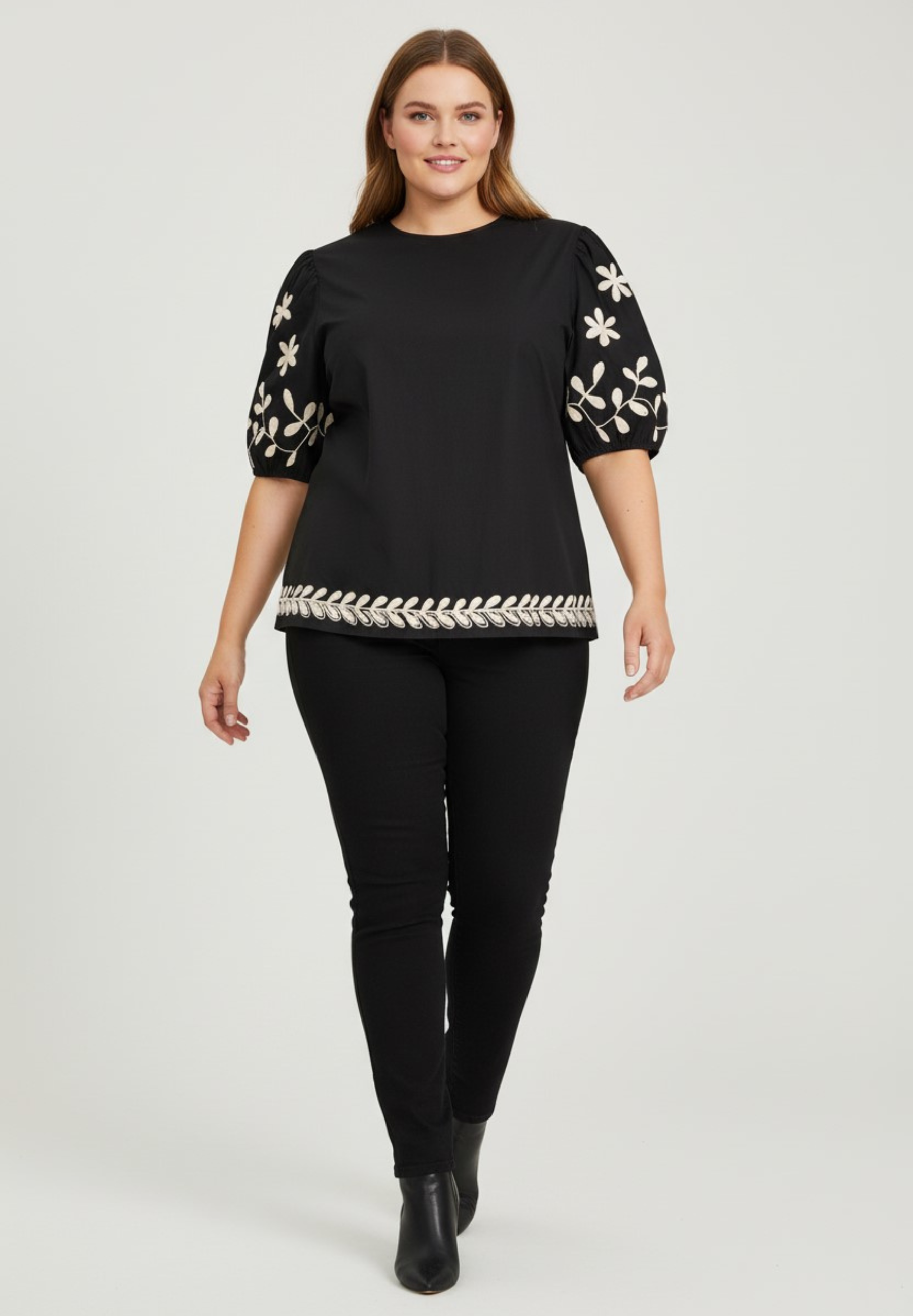 NO. 1 BY OX Bluse med broderi detaljer Bluser Sort