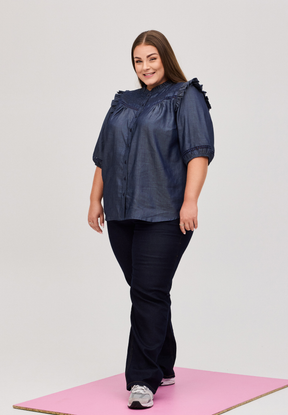 NO. 1 BY OX Elegant bluse med flæse detaljer Skjorter Blå