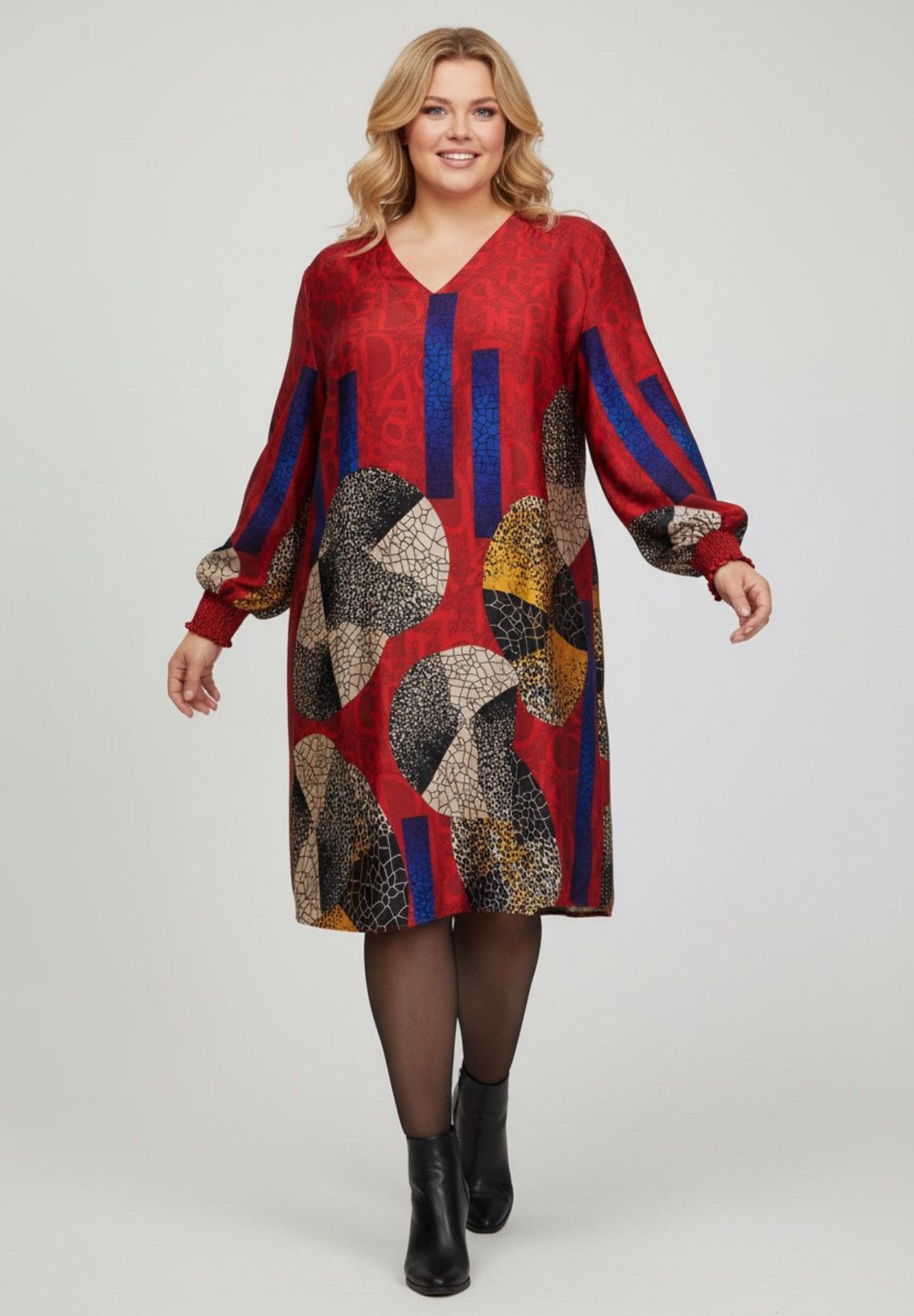 NO. 1 BY OX Elegant kjole med V-udskæring Kjoler Deep Red w coloured graphic print