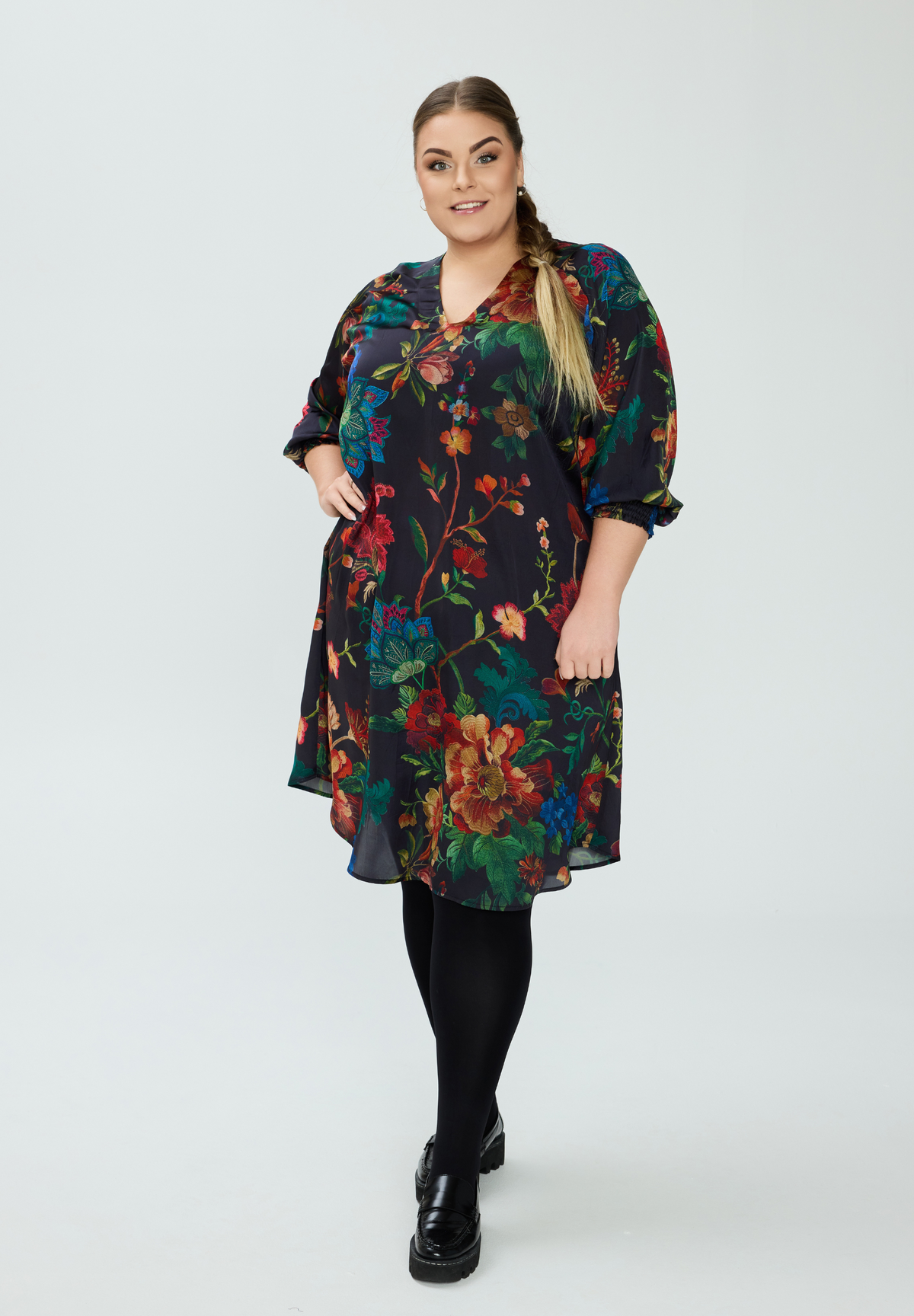 NO. 1 BY OX Elegant kjole Kjoler Black w multicolored flowers