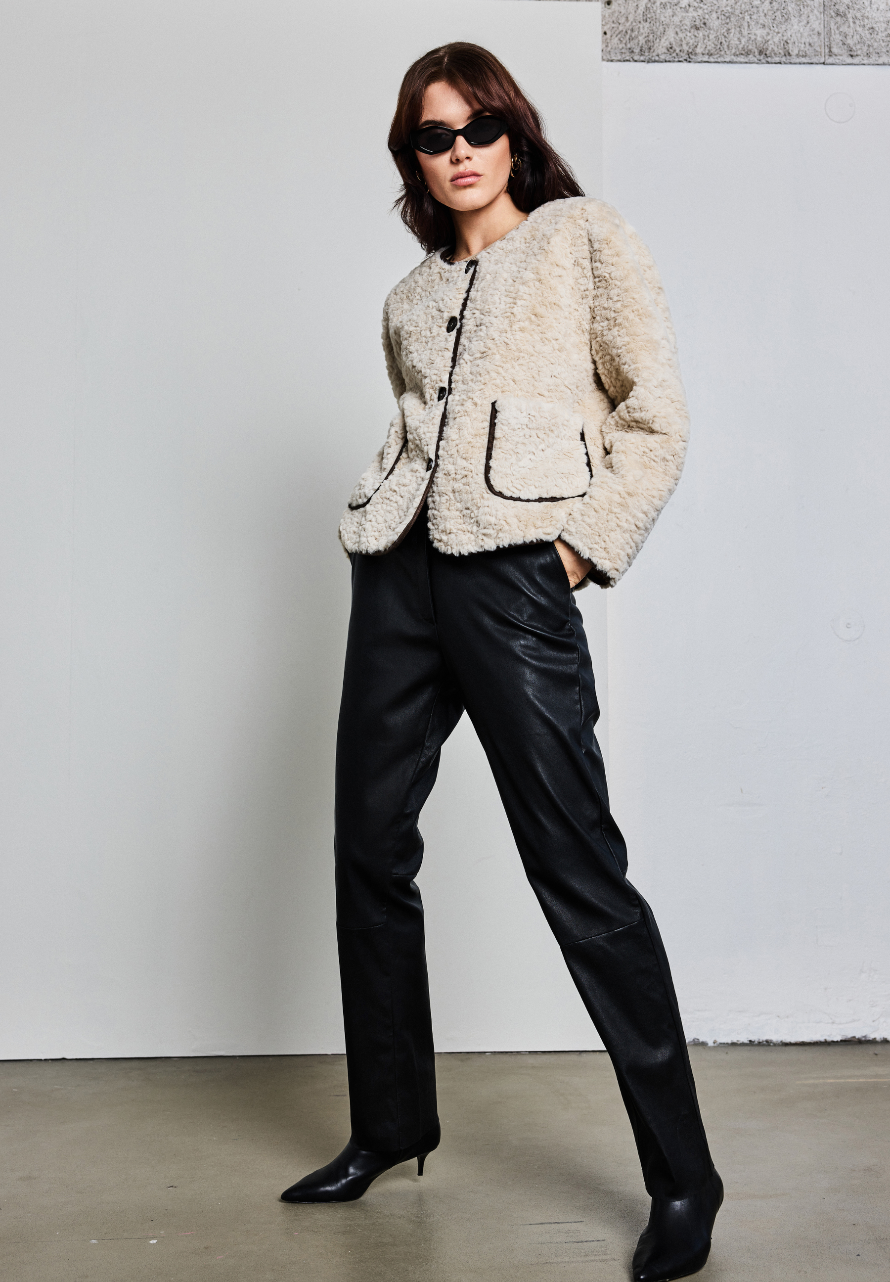 NOTYZ Faux fur jakke med knapper Jakker Beige