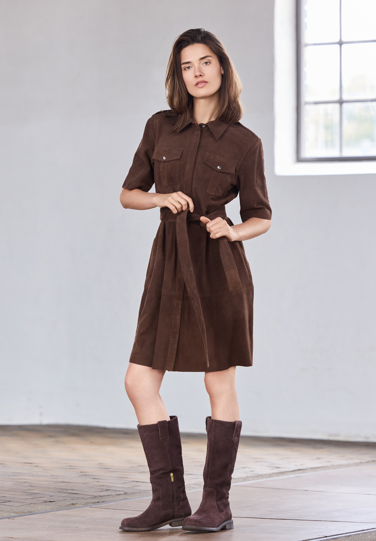 BTFCPH Kjole i ruskind med bindebånd Kjoler Chocolate Brown w. Silver acc.