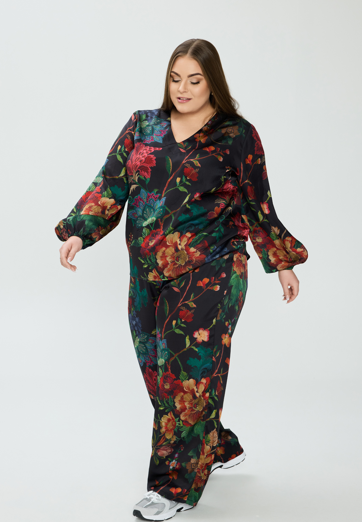 NO. 1 BY OX Klassisk bluse med mønster Bluser Black w multicolored flowers