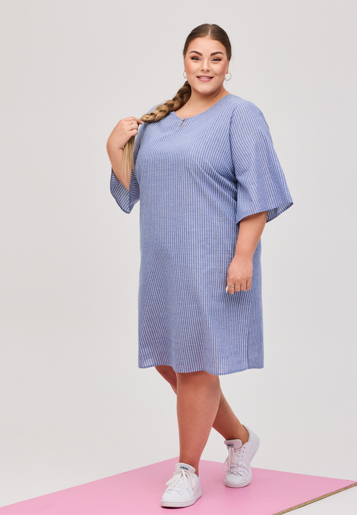 NO. 1 BY OX Klassisk stribet kjole Kjoler Denim blue pinstripes