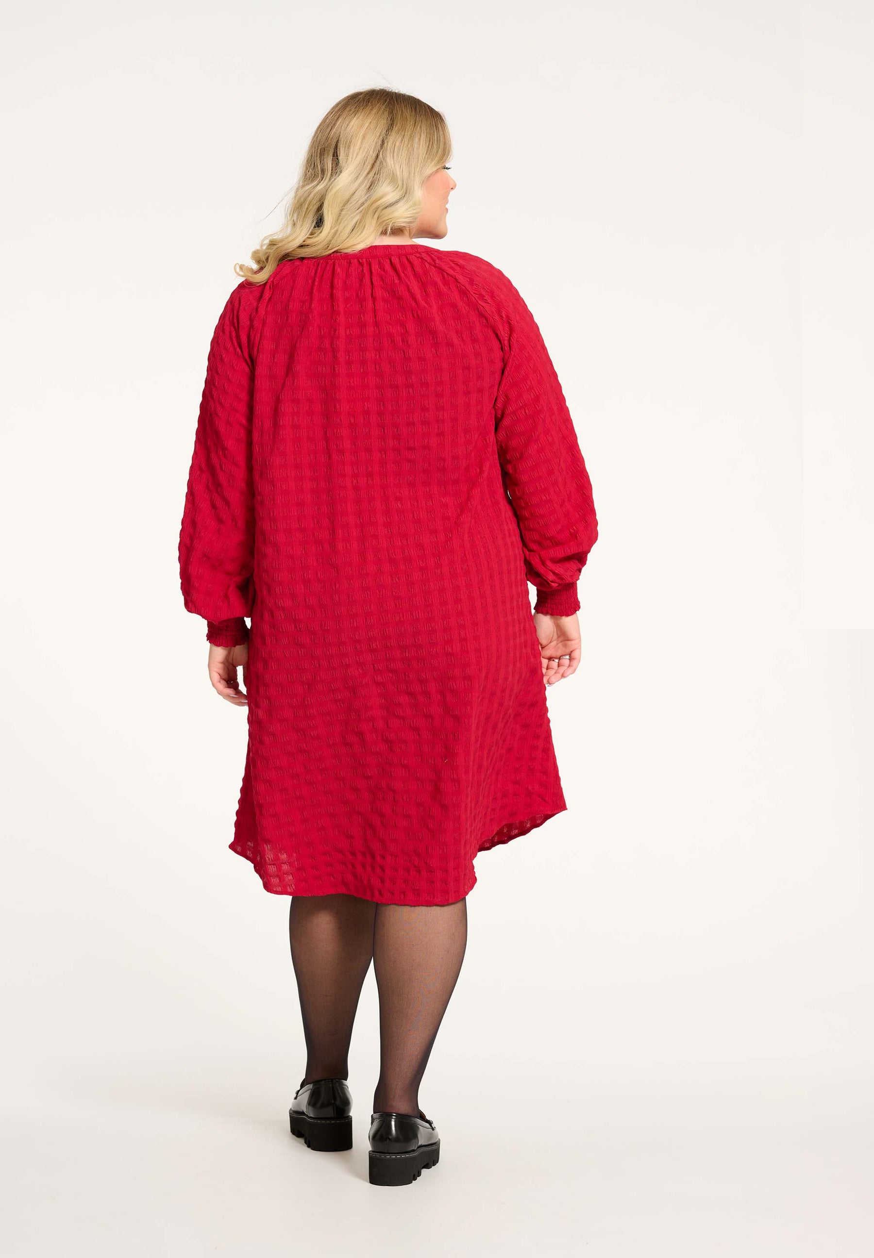 NO. 1 BY OX Knælang kjole med raglanærmer Kjoler Rød