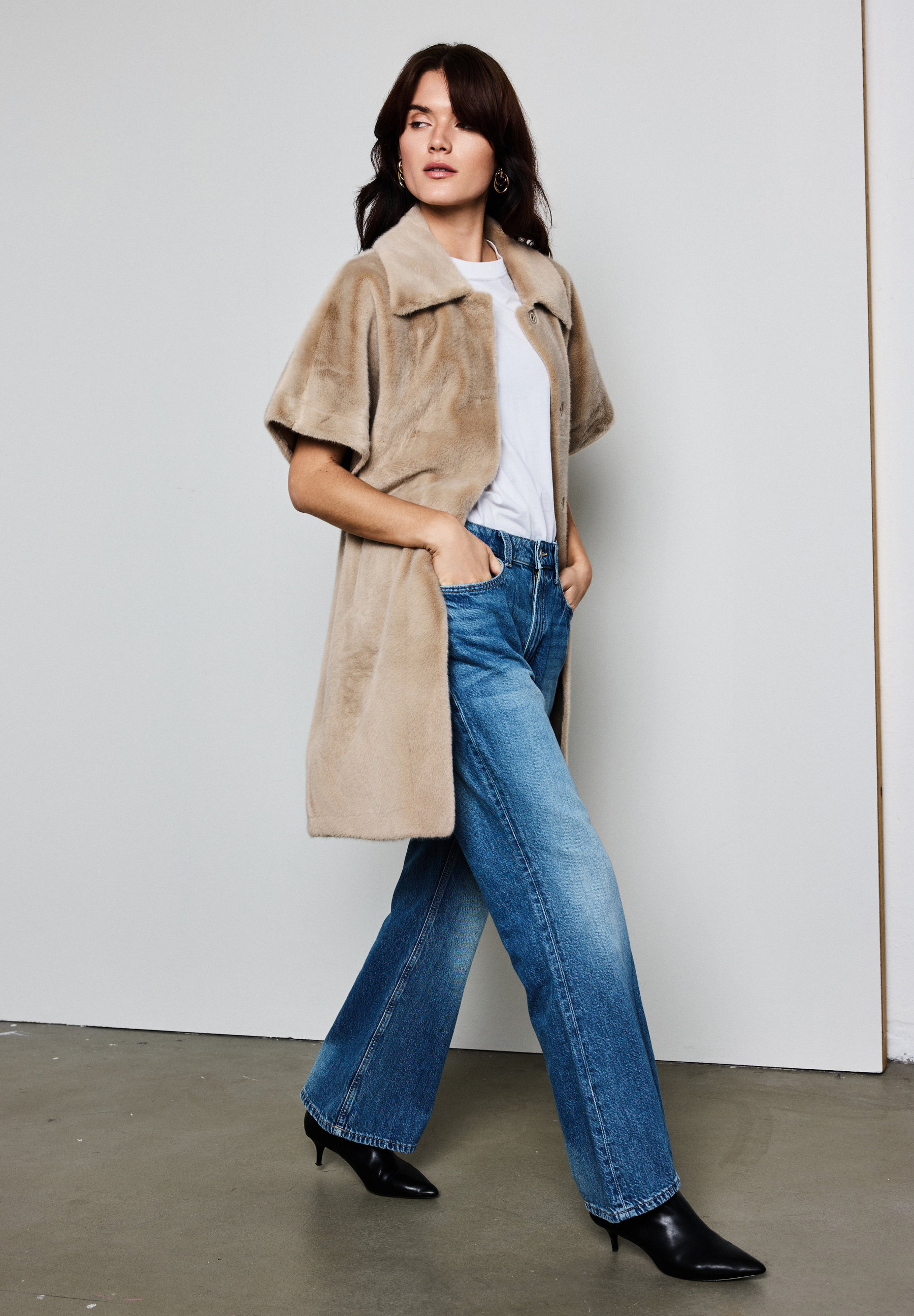 NOTYZ Lang faux fur jakke med korte ærmer Jakker Sand Shell