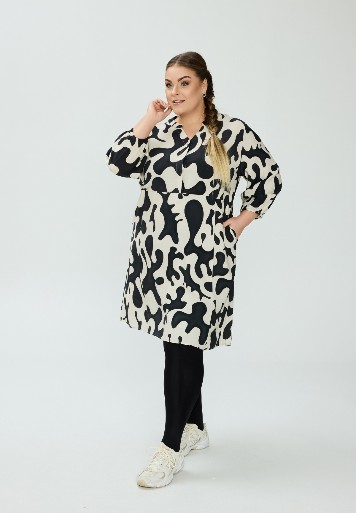 NO. 1 BY OX Kjole i klassisk print Tunika Sand w Black splatter print