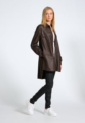 NOTYZ Oversized skjorte i læder Skjorter Brun