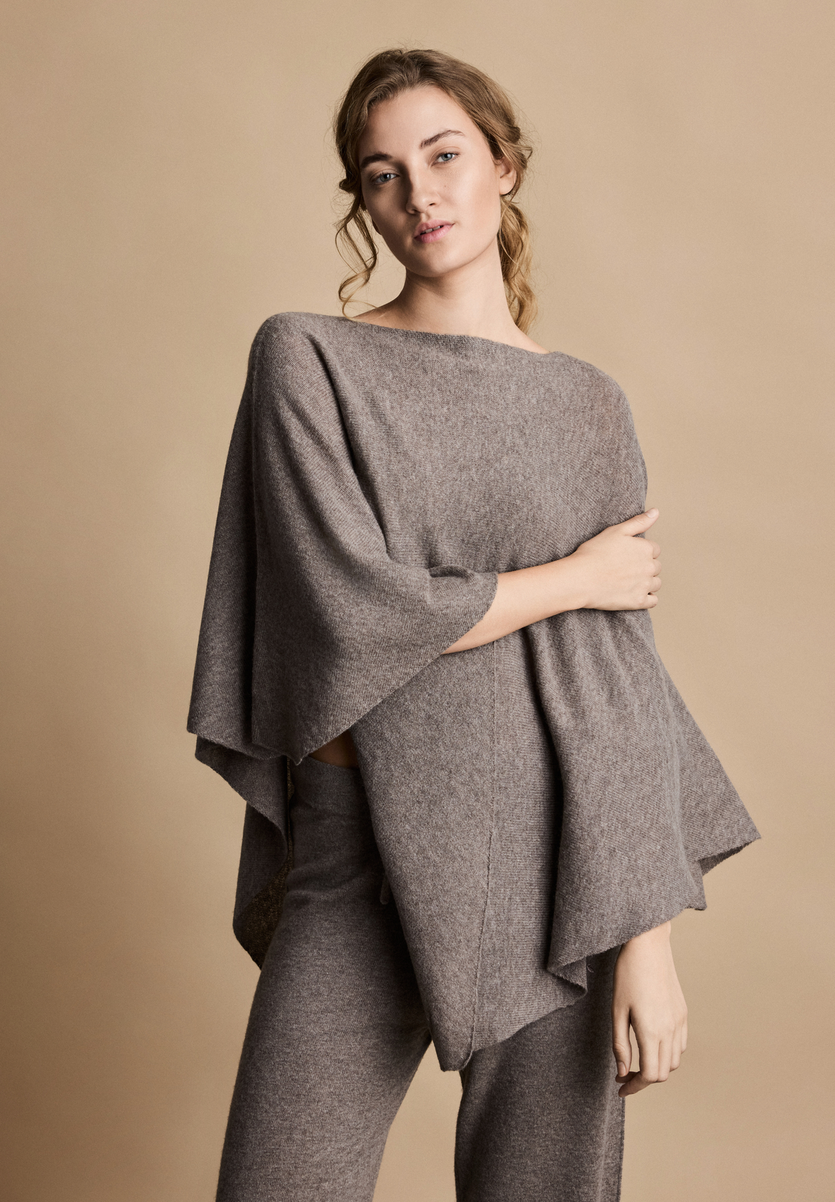 BTFCPH Poncho i cashmere blanding Poncho Ash Brown Melange