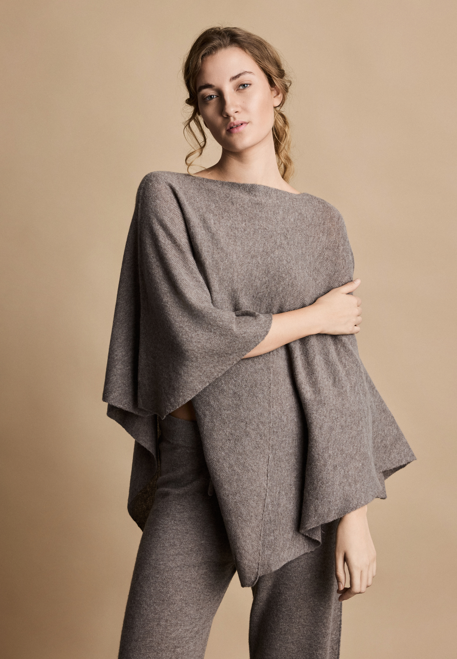 BTFCPH Poncho i cashmere blanding Poncho Ash Brown Melange