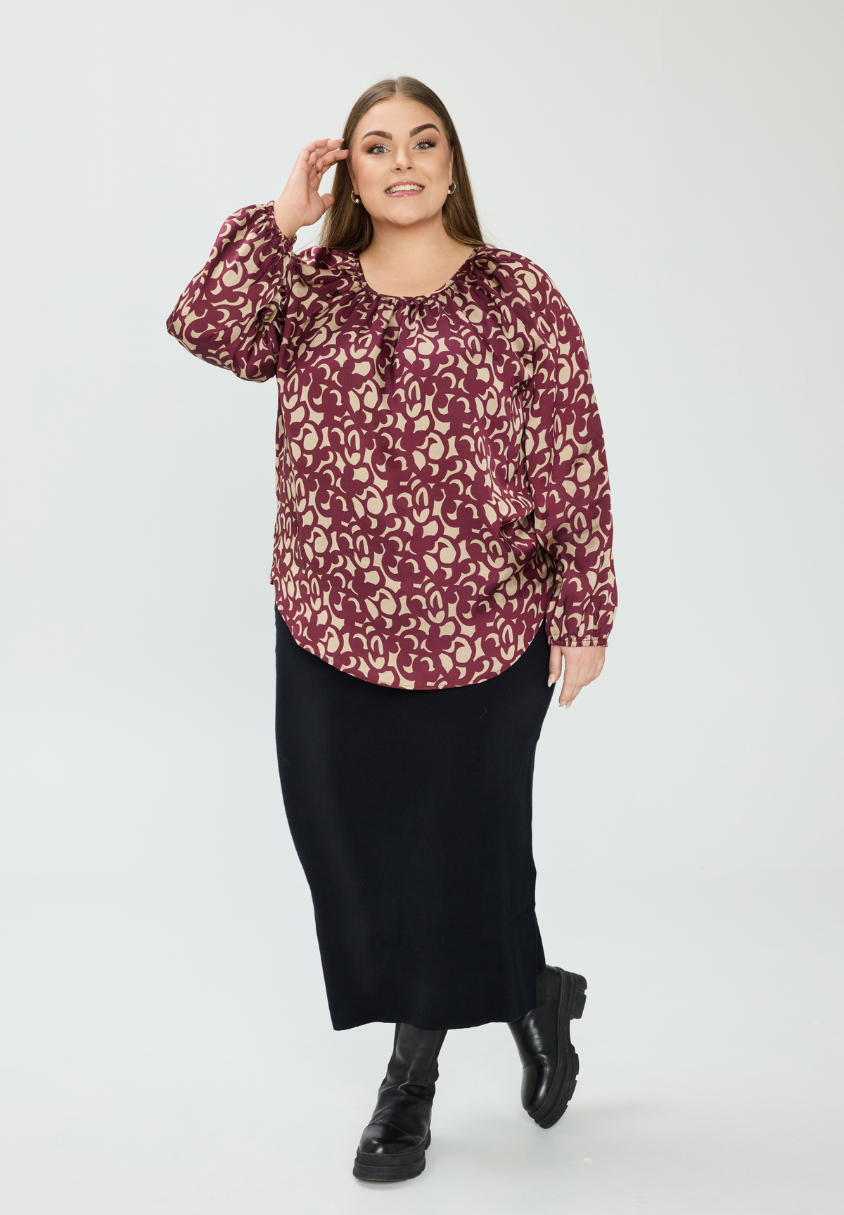 NO. 1 BY OX Elegant bluse Bluser Warm Sand w Syrah Red graphic print