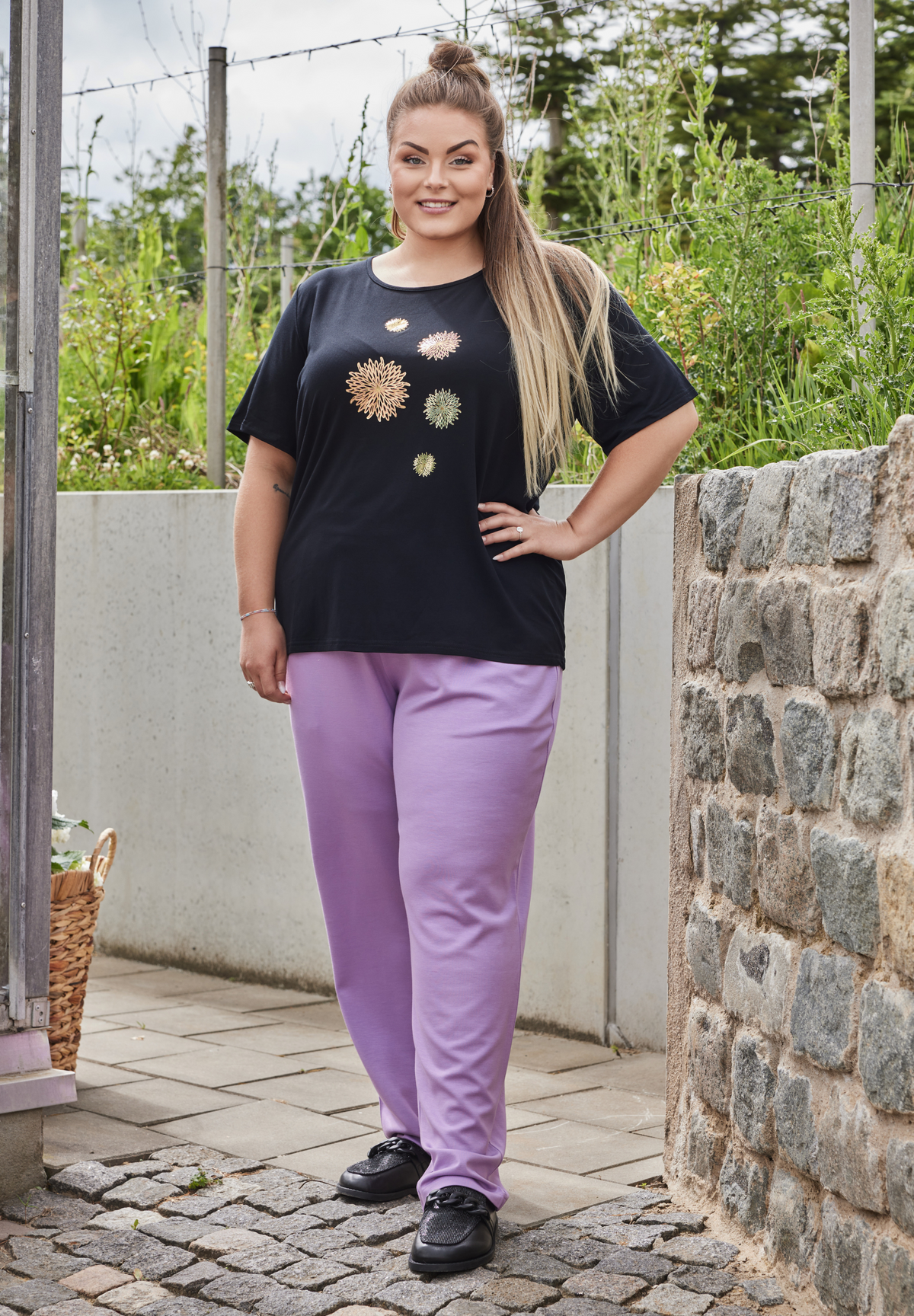 NO. 1 BY OX T-shirt med blomsterprint T-shirts Sort