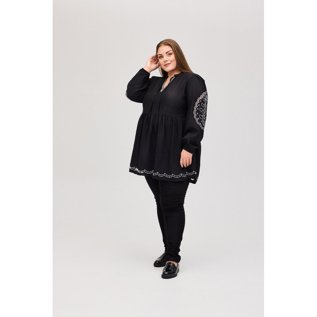 NO. 1 BY OX Tunika med broderi Tunika Sort