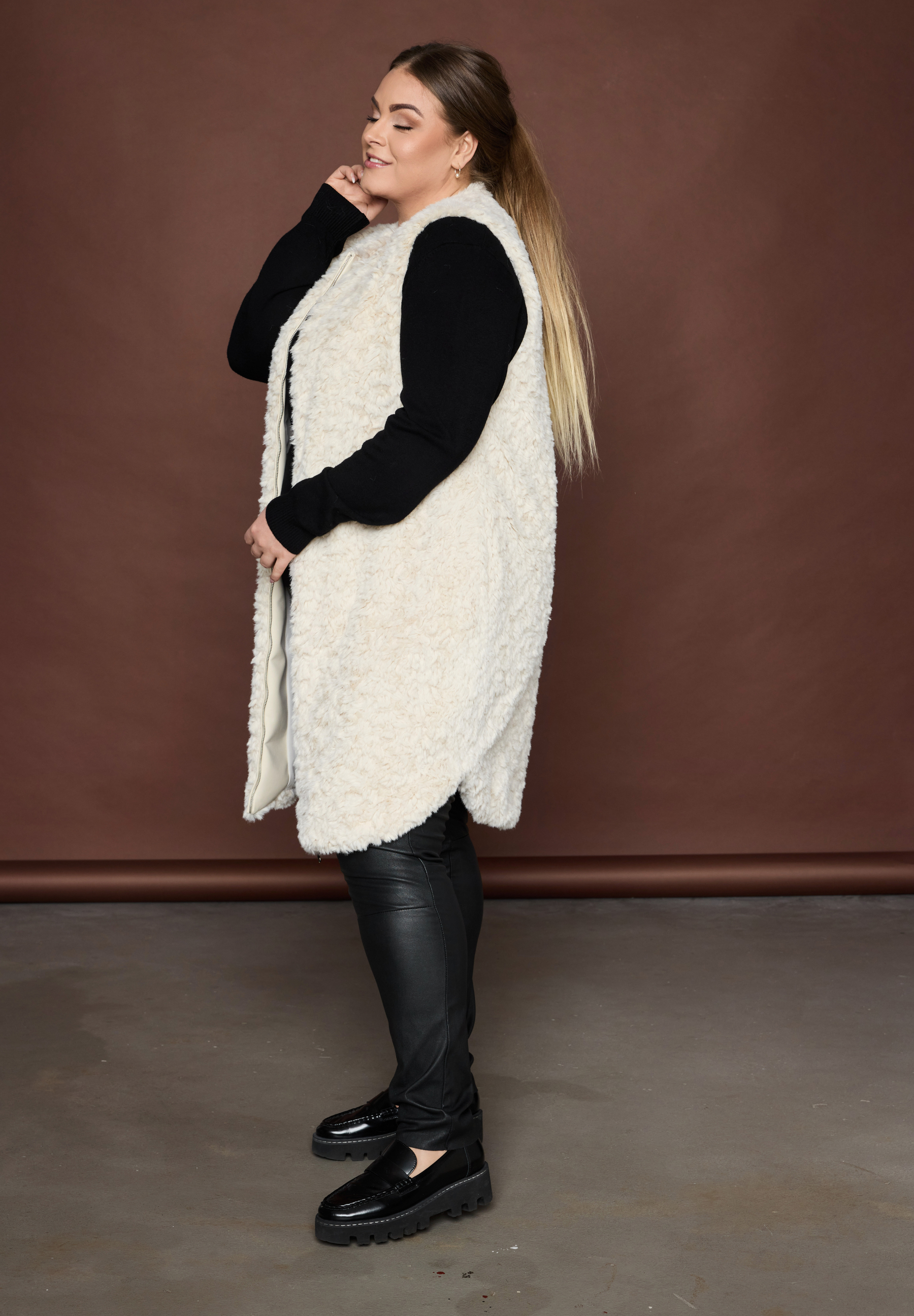 NO. 1 BY OX Vest i imiteret pels Veste Cream White