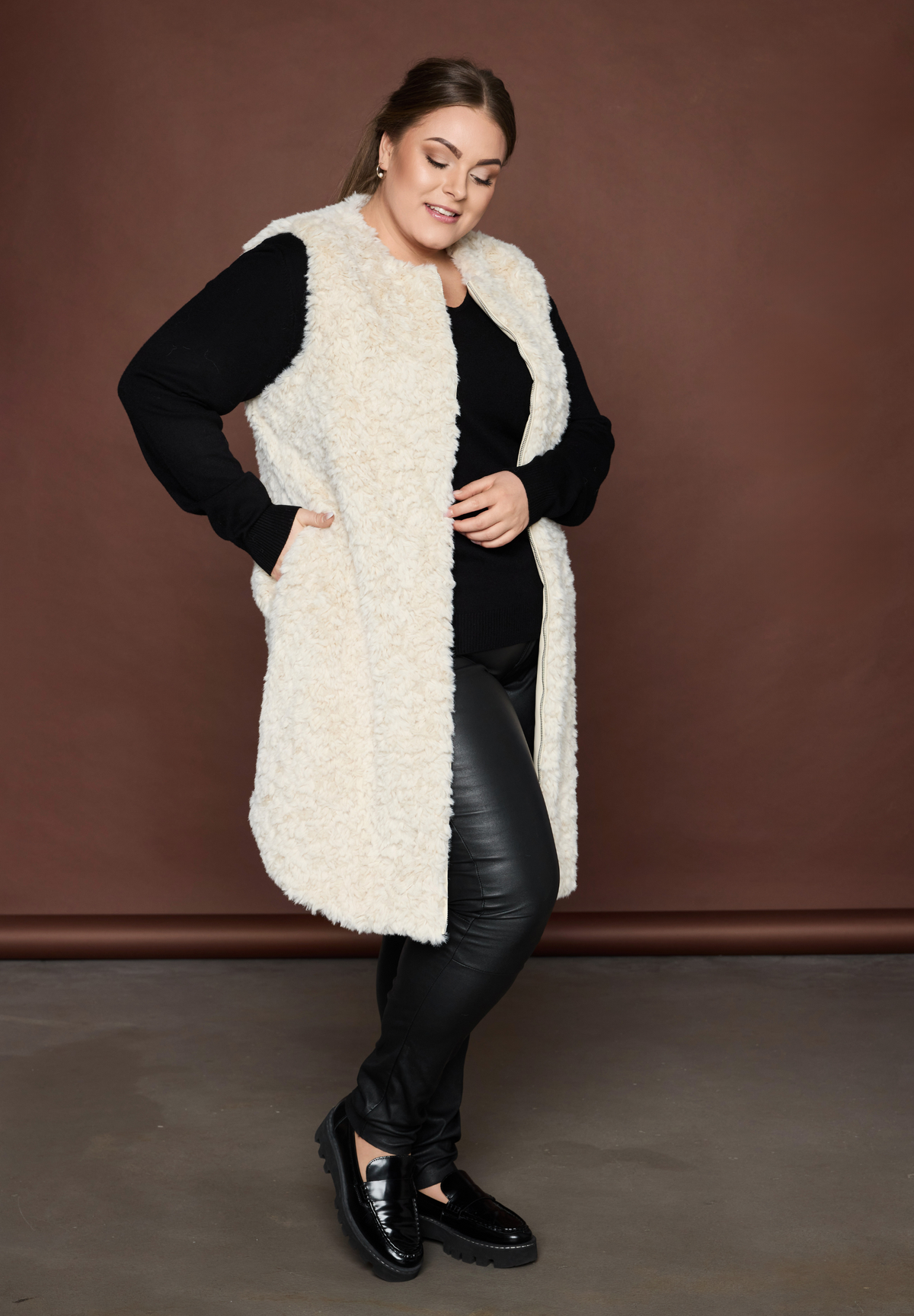 NO. 1 BY OX Vest i imiteret pels Veste Cream White