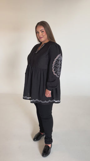 NO. 1 BY OX Tunika med broderi Tunika Sort