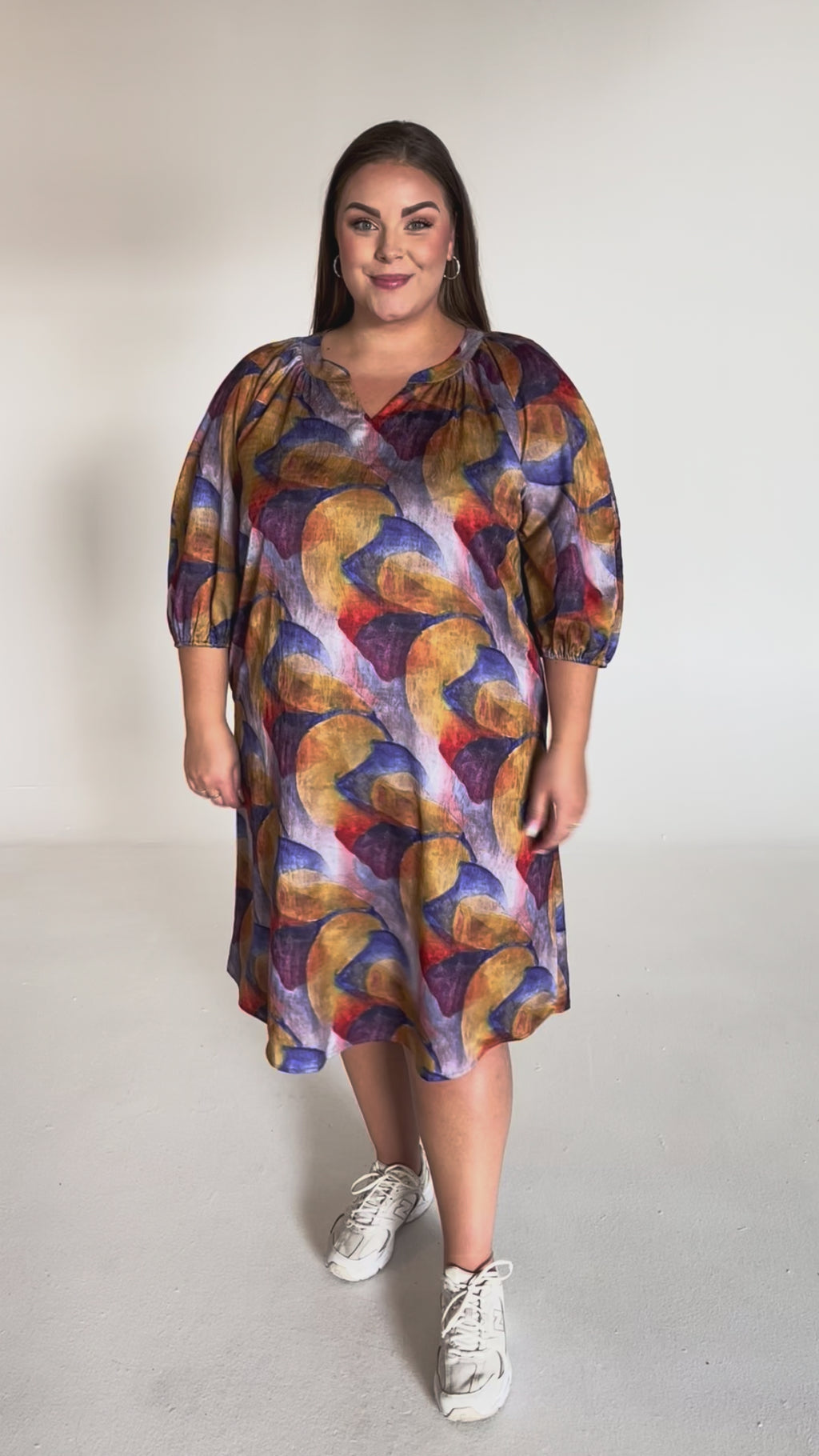 NO. 1 BY OX Kjole med farverigt print Kjoler Cobolt Blue w Pompeian Red/Apricot circles