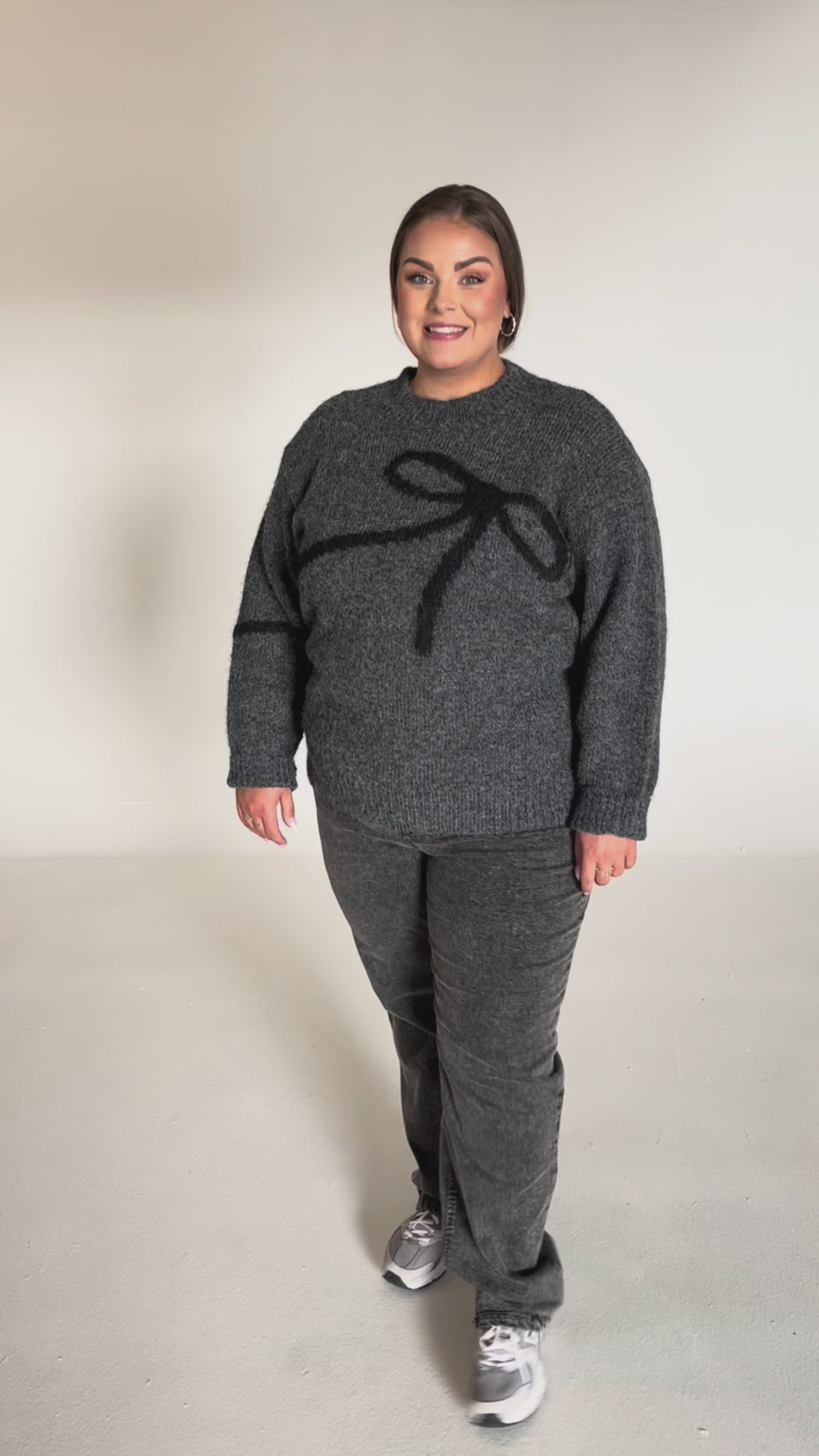 NO. 1 BY OX Sweater med sort sløjfe Sweaters Grey Mélange w Black bow