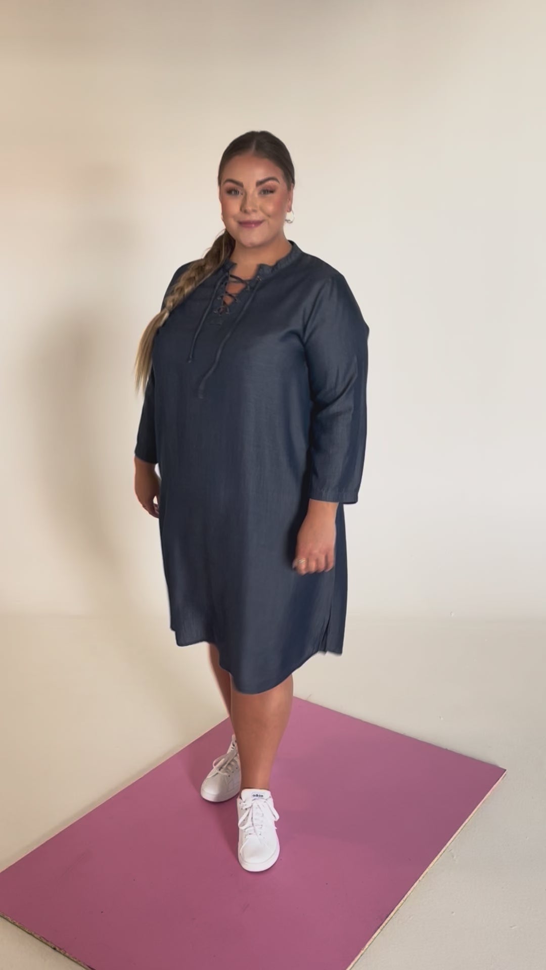 NO. 1 BY OX Long loose dress w ties in placket and 3/4 sleeves Kjoler Blå