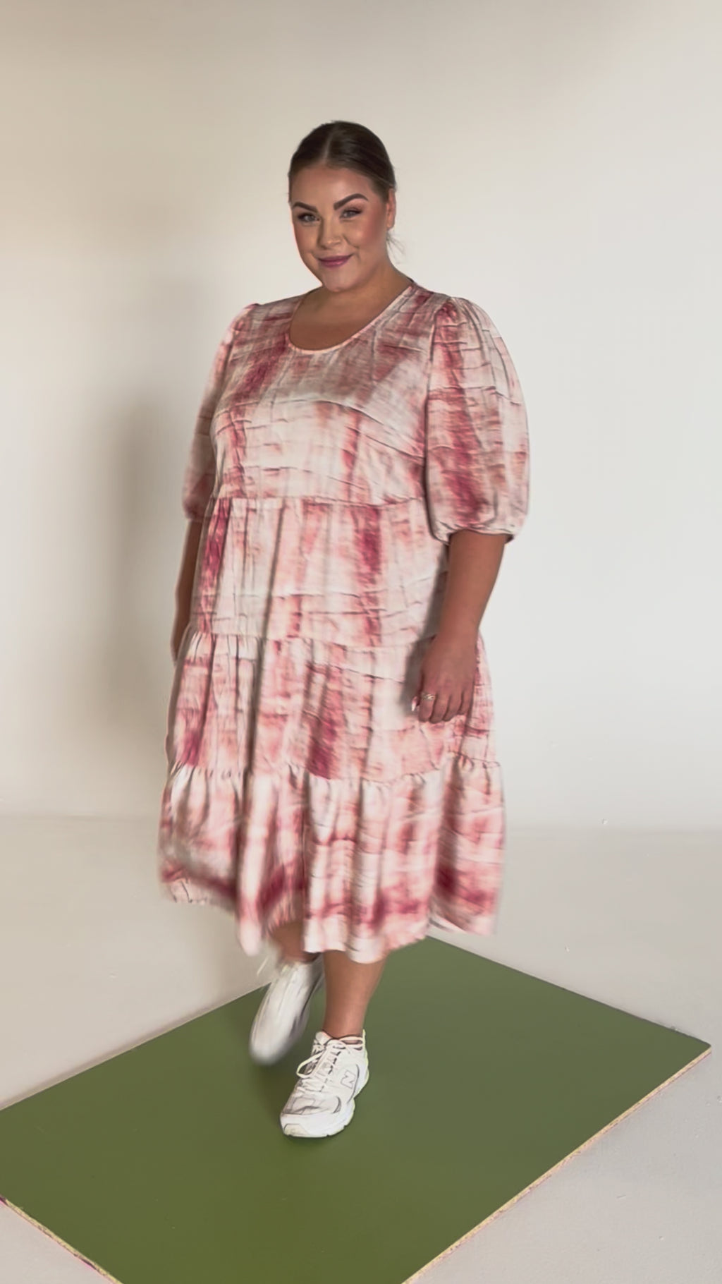 NO. 1 BY OX Elegant kjole med bindebånd Kjoler Light pink earth print