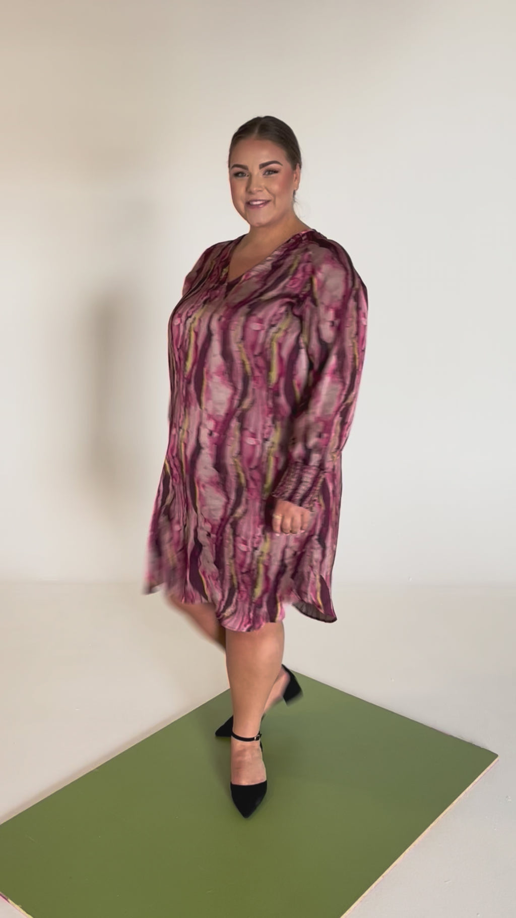 NO. 1 BY OX Elegant kjole Kjoler Pink watercolour print