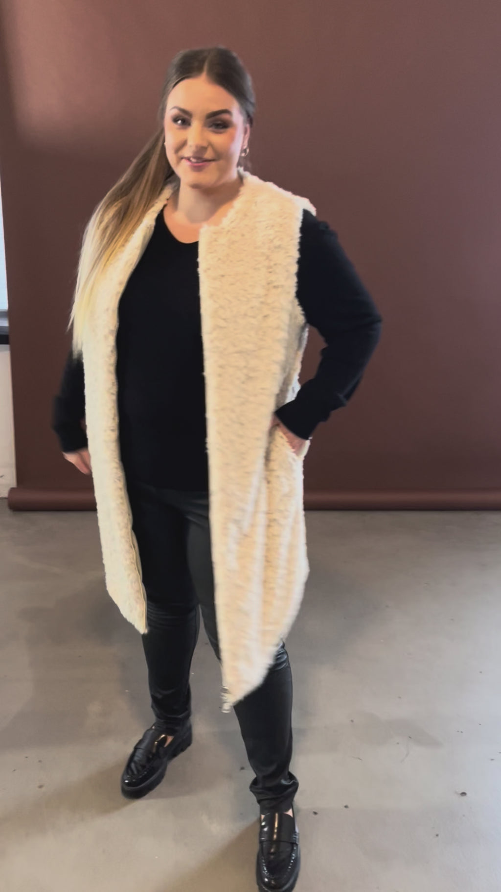 NO. 1 BY OX Vest i imiteret pels Veste Cream White