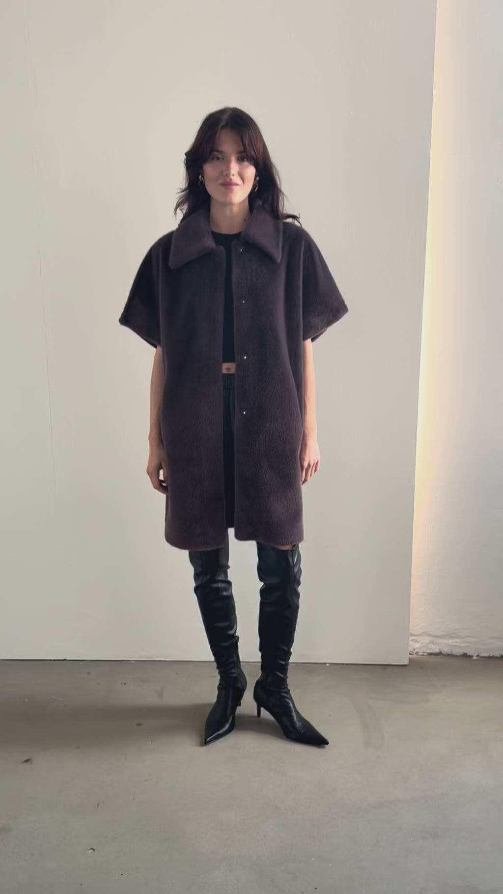 NOTYZ Lang faux fur jakke med korte ærmer Jakker Brun