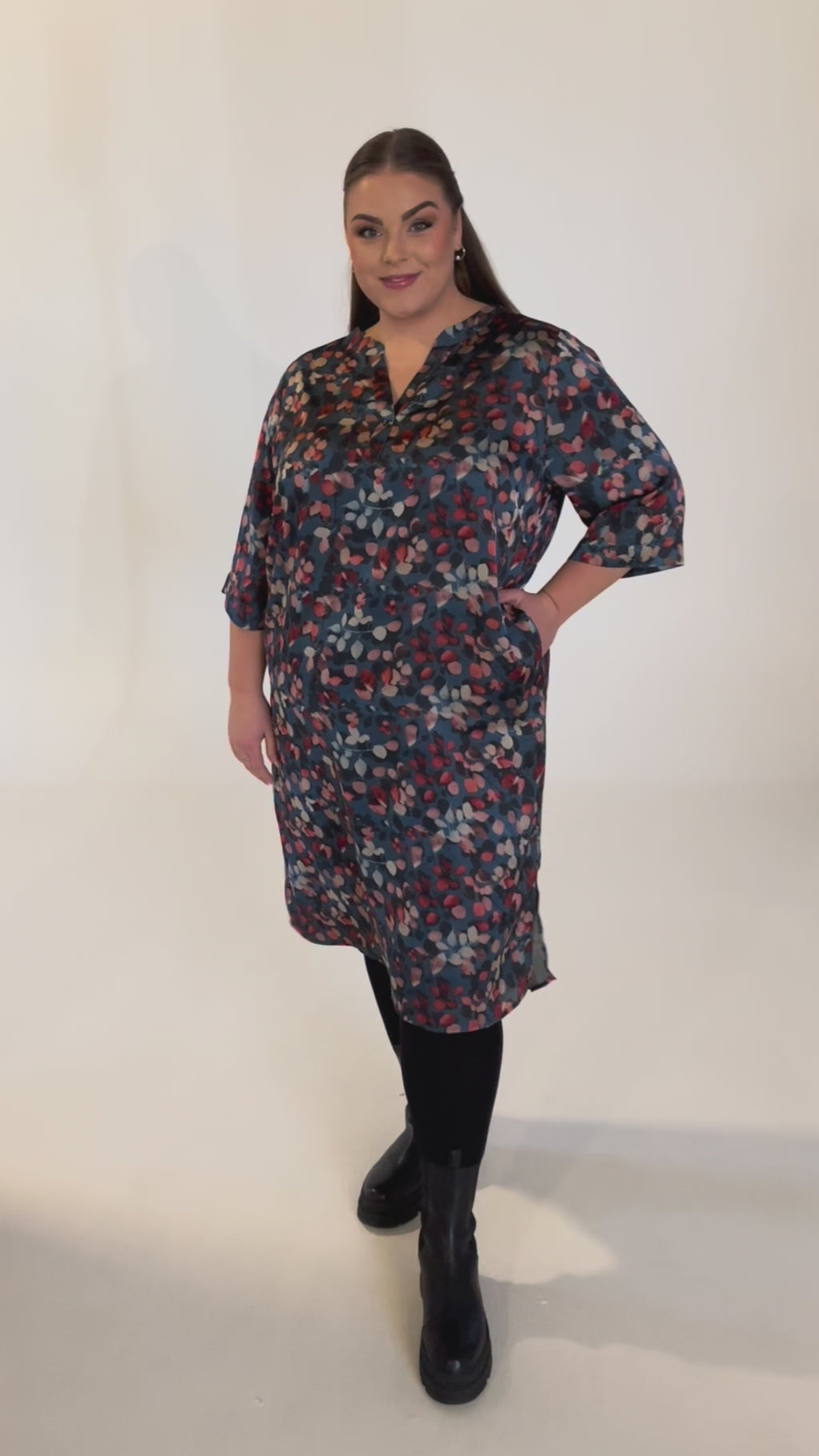 NO. 1 BY OX Elegant kjole Kjoler Cobolt Blue w Marmelade Rose flowers