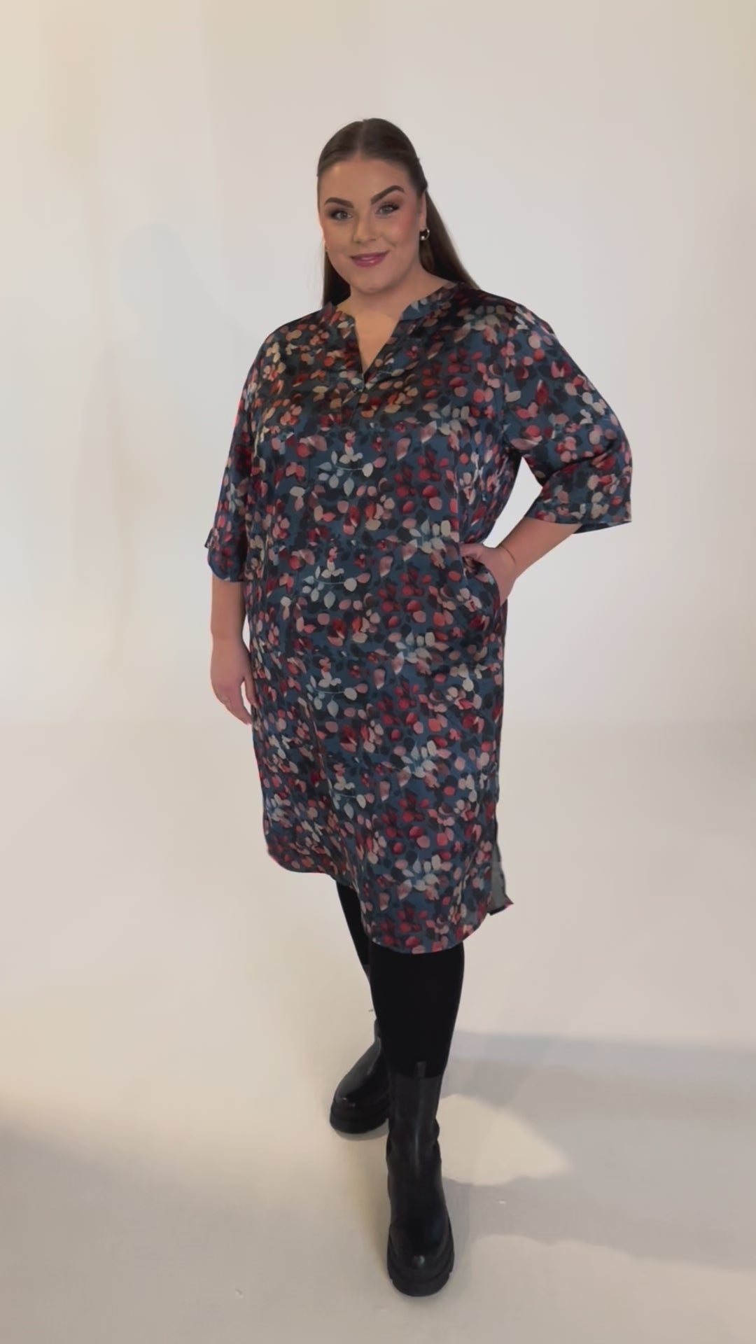 NO. 1 BY OX Elegant kjole Kjoler Cobolt Blue w Marmelade Rose flowers