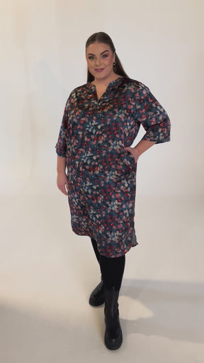 NO. 1 BY OX Elegant kjole Kjoler Cobolt Blue w Marmelade Rose flowers