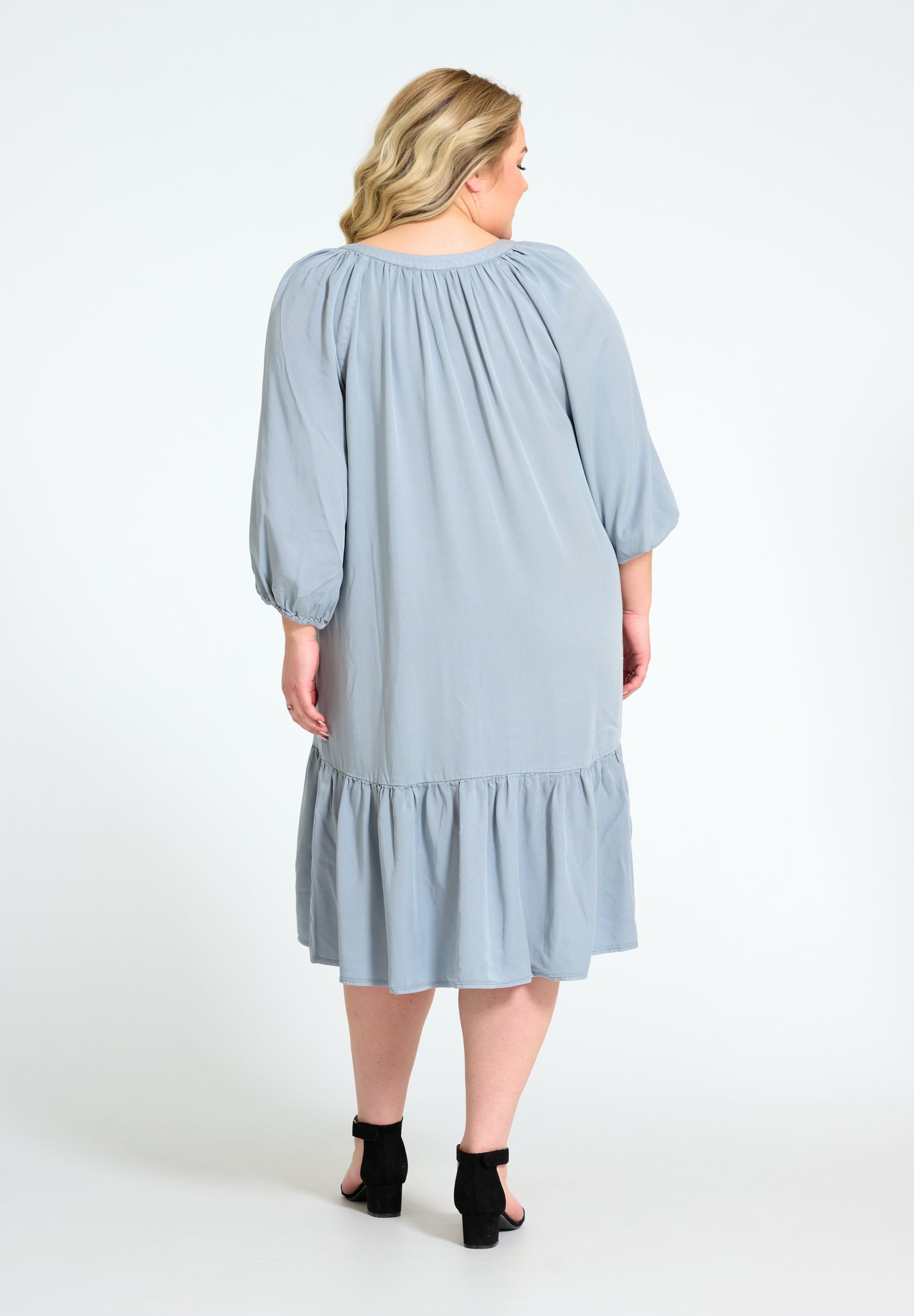 NO. 1 BY OX Midi-kjole med flæsekant Kjoler Blå